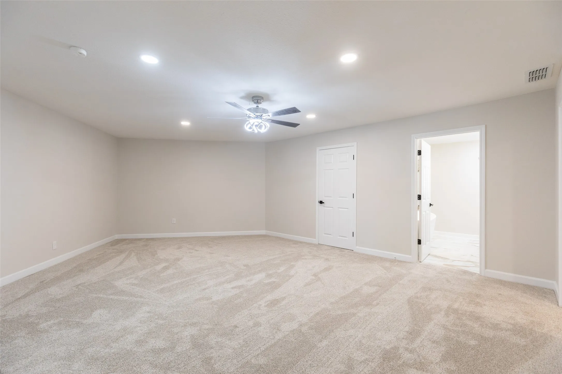 Single Family Residence For Sale in Taylor County , 1394 S Pioneer Drive, Abilene, Texas 79605, 5 Bedroom, 3 Bathroom, Garage spaces, 2,895 Sqft, built in 1972, mls#21391671, Real Estate Agent in Abilene, Homes For Sale in Taylor county, Homes For Sale in Abilene, Realtor in Abilene Texas, Real Estate Brokerage Independent Realty Texas, Luminita Cordes Realtor