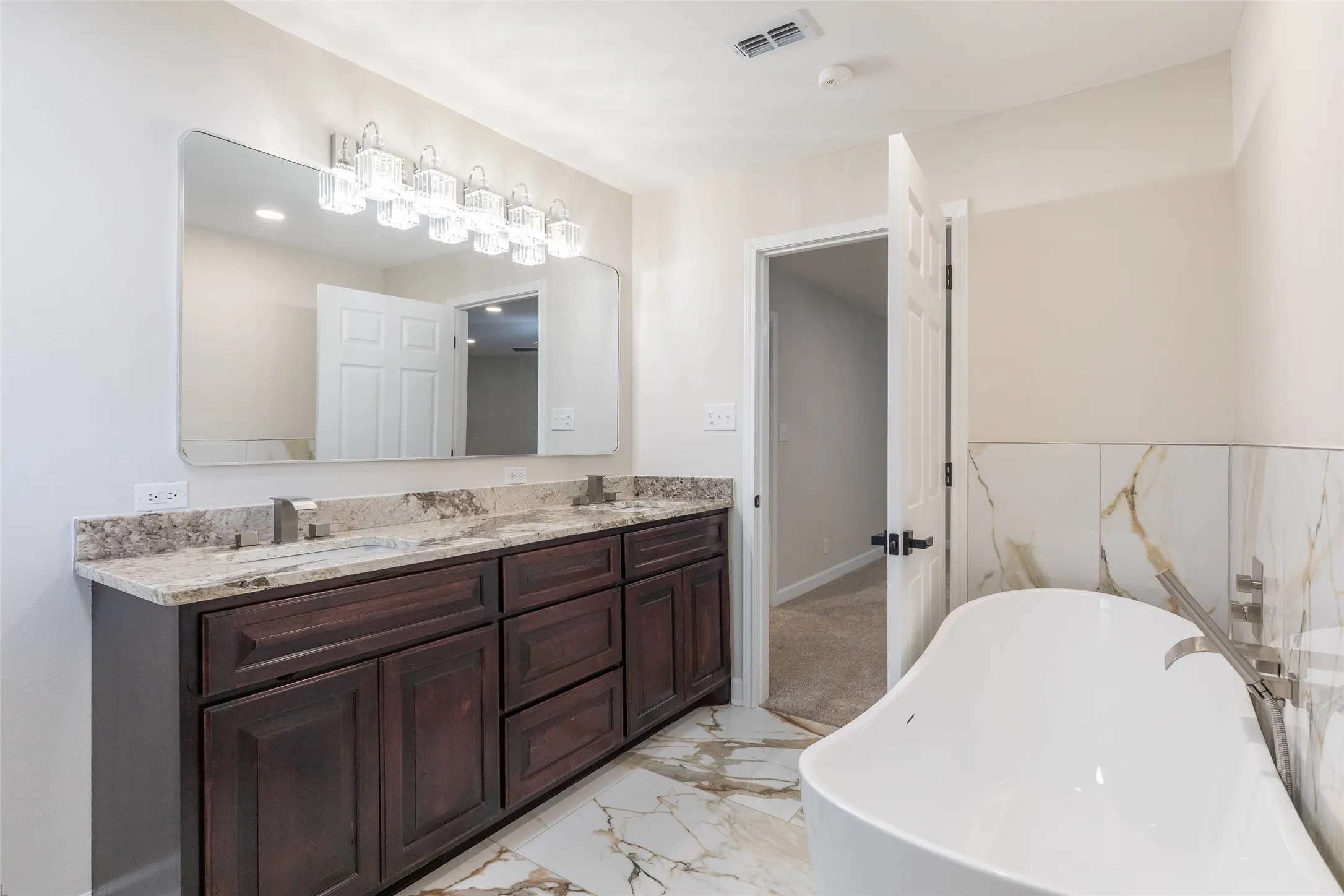 Single Family Residence For Sale in Taylor County , 1394 S Pioneer Drive, Abilene, Texas 79605, 5 Bedroom, 3 Bathroom, Garage spaces, 2,895 Sqft, built in 1972, mls#21391671, Real Estate Agent in Abilene, Homes For Sale in Taylor county, Homes For Sale in Abilene, Realtor in Abilene Texas, Real Estate Brokerage Independent Realty Texas, Luminita Cordes Realtor