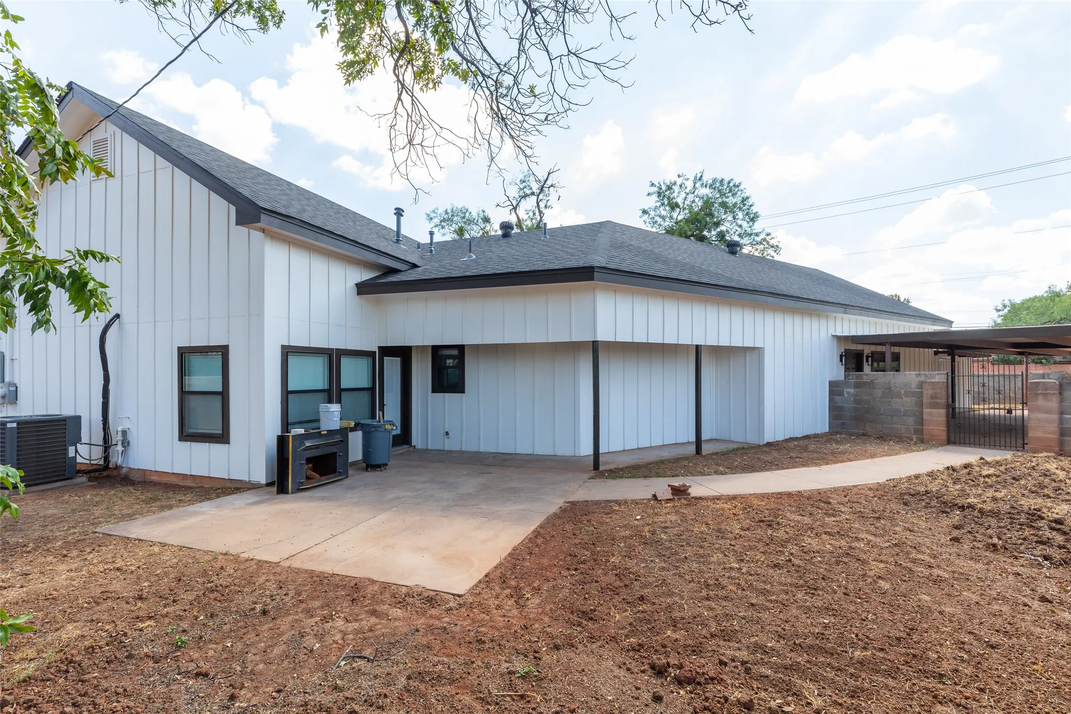 Single Family Residence For Sale in Taylor County , 1394 S Pioneer Drive, Abilene, Texas 79605, 5 Bedroom, 3 Bathroom, Garage spaces, 2,895 Sqft, built in 1972, mls#21391671, Real Estate Agent in Abilene, Homes For Sale in Taylor county, Homes For Sale in Abilene, Realtor in Abilene Texas, Real Estate Brokerage Independent Realty Texas, Luminita Cordes Realtor