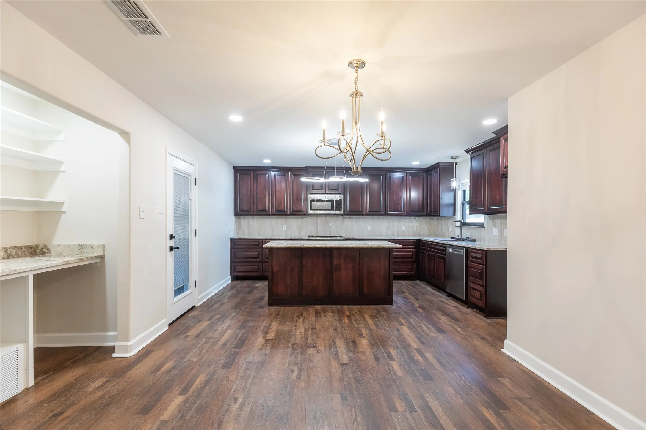 Single Family Residence For Sale in Taylor County , 1394 S Pioneer Drive, Abilene, Texas 79605, 5 Bedroom, 3 Bathroom, Garage spaces, 2,895 Sqft, built in 1972, mls#21391671, Real Estate Agent in Abilene, Homes For Sale in Taylor county, Homes For Sale in Abilene, Realtor in Abilene Texas, Real Estate Brokerage Independent Realty Texas, Luminita Cordes Realtor