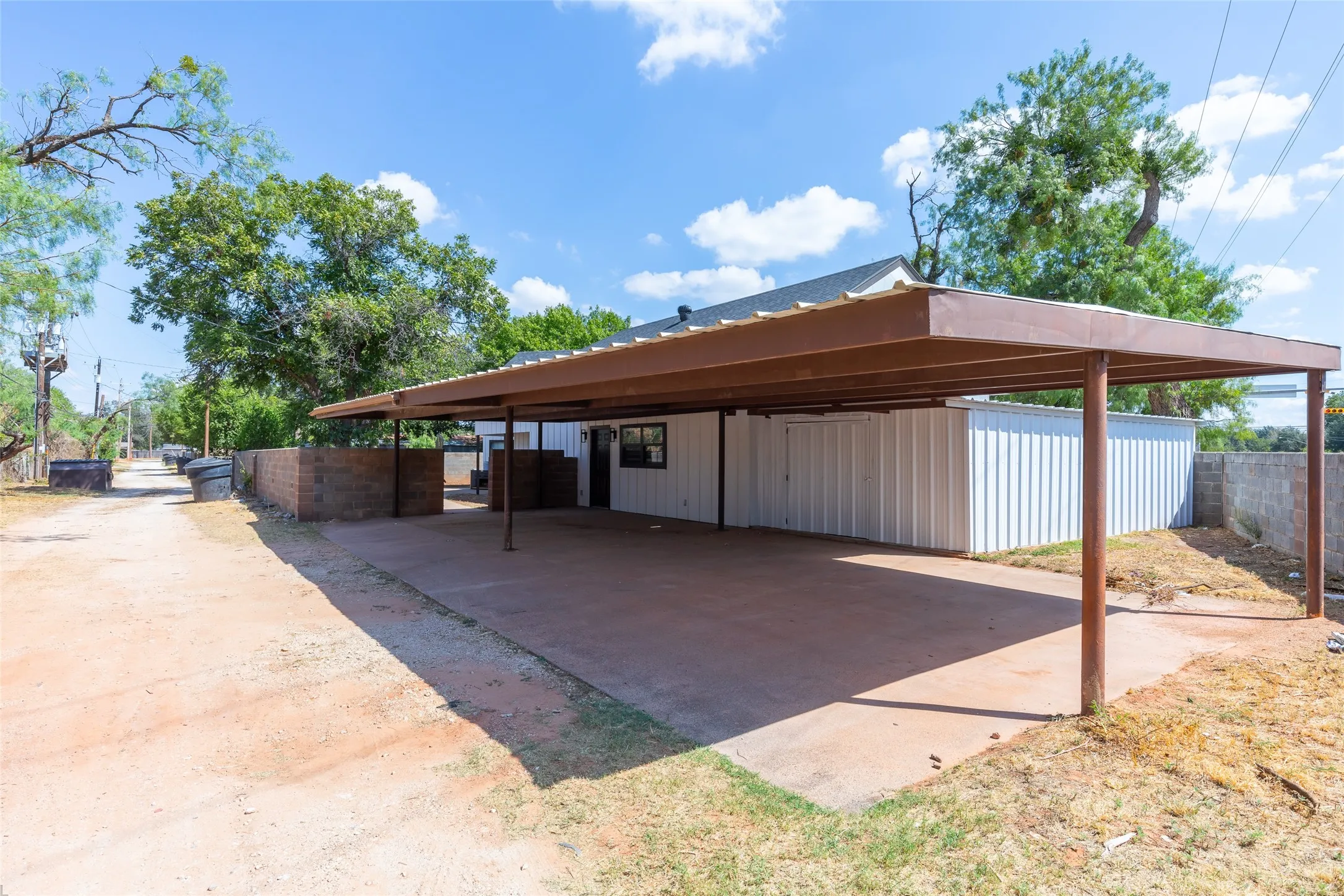 Single Family Residence For Sale in Taylor County , 1394 S Pioneer Drive, Abilene, Texas 79605, 5 Bedroom, 3 Bathroom, Garage spaces, 2,895 Sqft, built in 1972, mls#21391671, Real Estate Agent in Abilene, Homes For Sale in Taylor county, Homes For Sale in Abilene, Realtor in Abilene Texas, Real Estate Brokerage Independent Realty Texas, Luminita Cordes Realtor