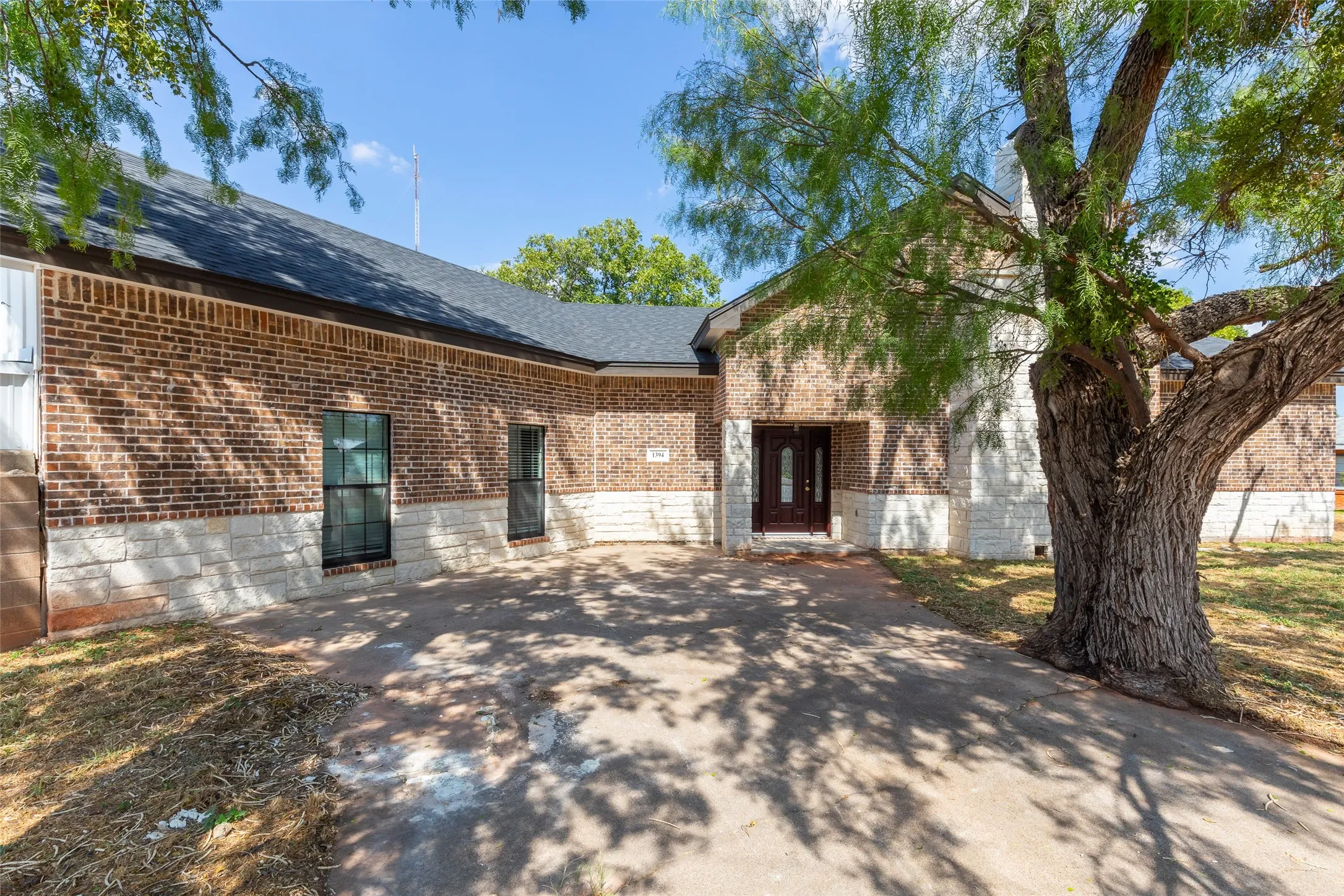 Single Family Residence For Sale in Taylor County , 1394 S Pioneer Drive, Abilene, Texas 79605, 5 Bedroom, 3 Bathroom, Garage spaces, 2,895 Sqft, built in 1972, mls#21391671, Real Estate Agent in Abilene, Homes For Sale in Taylor county, Homes For Sale in Abilene, Realtor in Abilene Texas, Real Estate Brokerage Independent Realty Texas, Luminita Cordes Realtor