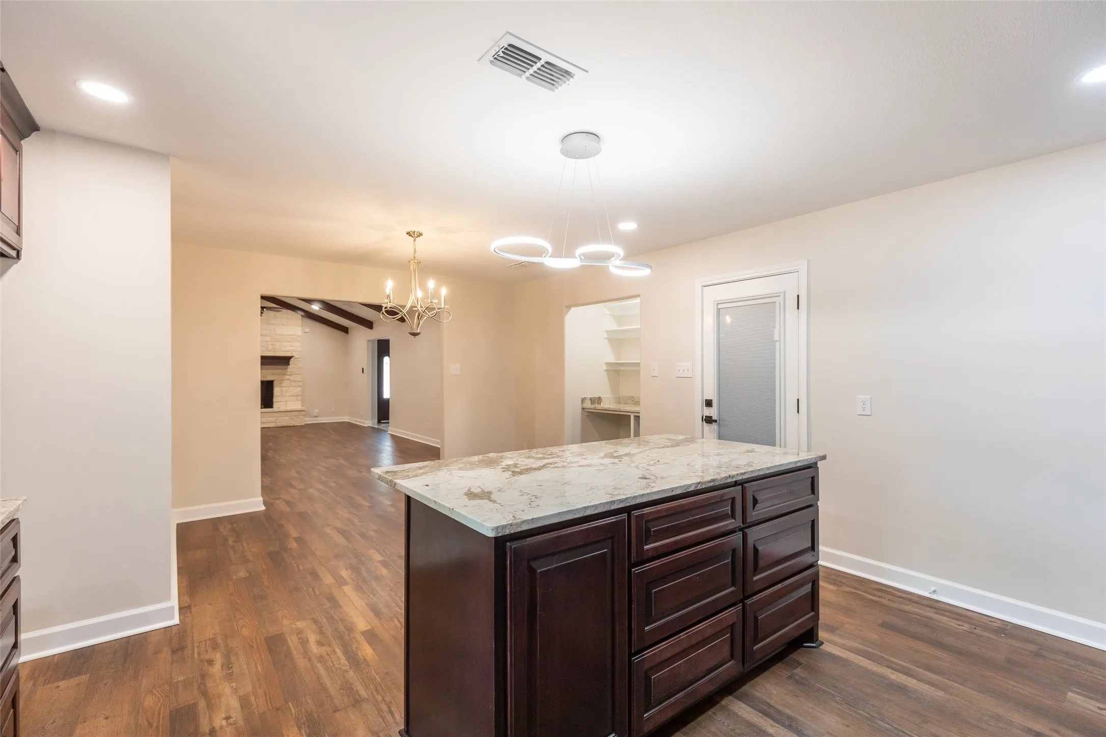 Single Family Residence For Sale in Taylor County , 1394 S Pioneer Drive, Abilene, Texas 79605, 5 Bedroom, 3 Bathroom, Garage spaces, 2,895 Sqft, built in 1972, mls#21391671, Real Estate Agent in Abilene, Homes For Sale in Taylor county, Homes For Sale in Abilene, Realtor in Abilene Texas, Real Estate Brokerage Independent Realty Texas, Luminita Cordes Realtor
