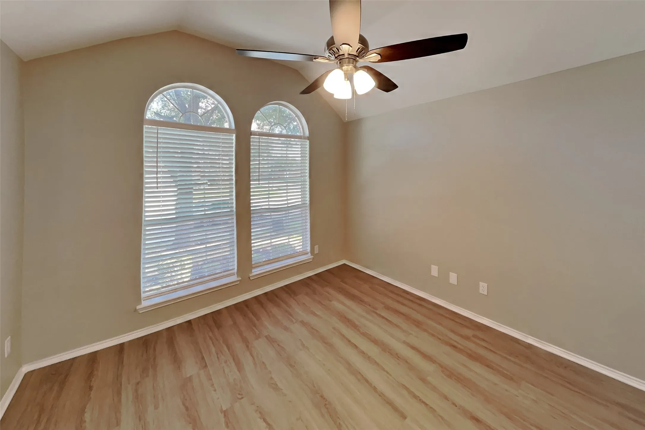 Single Family Residence For Rent in Denton County , 3116 Fox Hollow Drive, Little Elm, Texas 75068, 3 Bedroom, 2 Bathroom, 2 Garage spaces, 1,808 Sqft, built in 2002, mls#21391694, Real Estate Agent in Little Elm, Homes For Rent in Denton county, Homes For Rent in Little Elm, Realtor in Little Elm Texas, Real Estate Brokerage Independent Realty Texas, Luminita Cordes Realtor