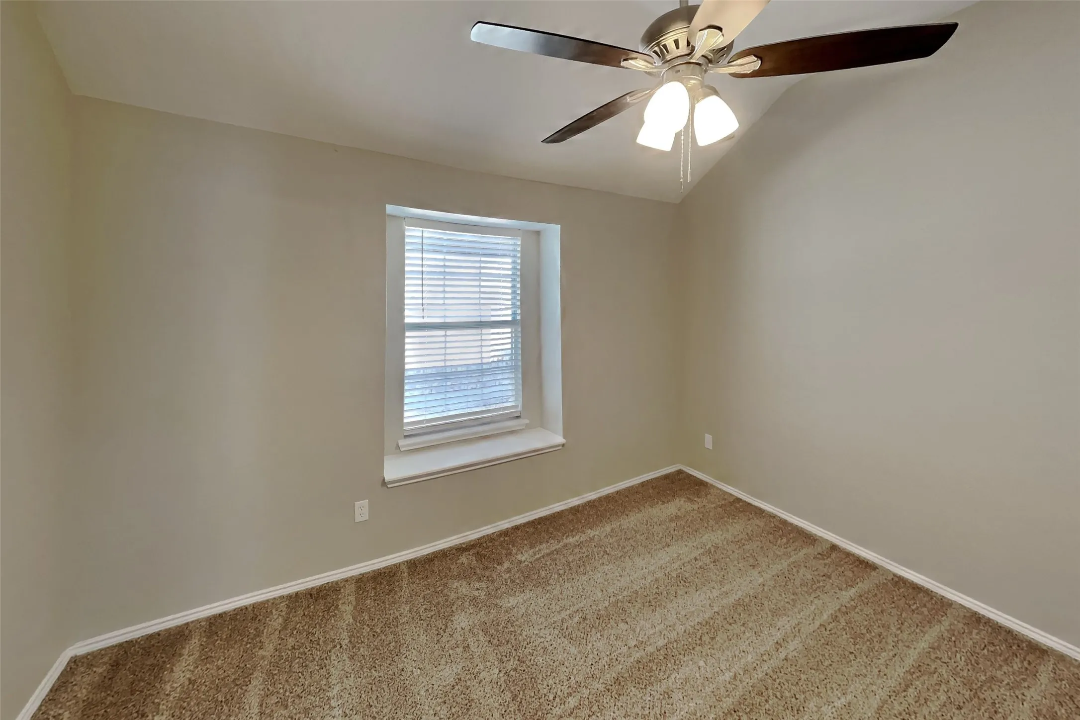 Single Family Residence For Rent in Denton County , 3116 Fox Hollow Drive, Little Elm, Texas 75068, 3 Bedroom, 2 Bathroom, 2 Garage spaces, 1,808 Sqft, built in 2002, mls#21391694, Real Estate Agent in Little Elm, Homes For Rent in Denton county, Homes For Rent in Little Elm, Realtor in Little Elm Texas, Real Estate Brokerage Independent Realty Texas, Luminita Cordes Realtor