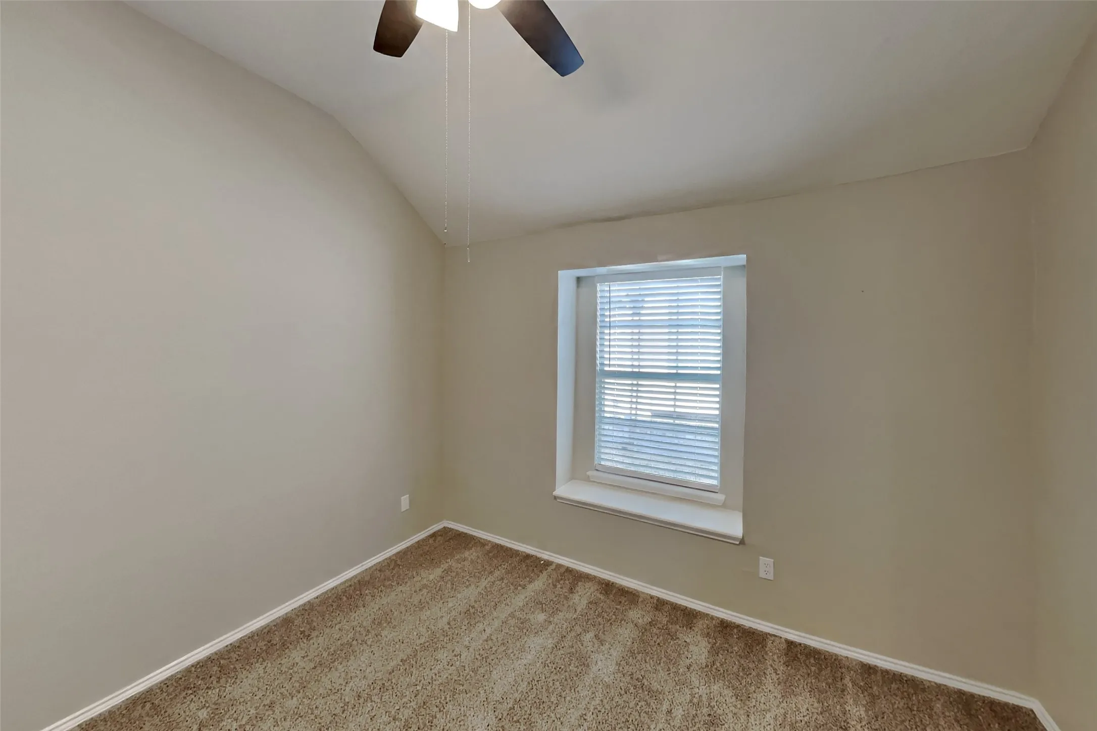 Single Family Residence For Rent in Denton County , 3116 Fox Hollow Drive, Little Elm, Texas 75068, 3 Bedroom, 2 Bathroom, 2 Garage spaces, 1,808 Sqft, built in 2002, mls#21391694, Real Estate Agent in Little Elm, Homes For Rent in Denton county, Homes For Rent in Little Elm, Realtor in Little Elm Texas, Real Estate Brokerage Independent Realty Texas, Luminita Cordes Realtor