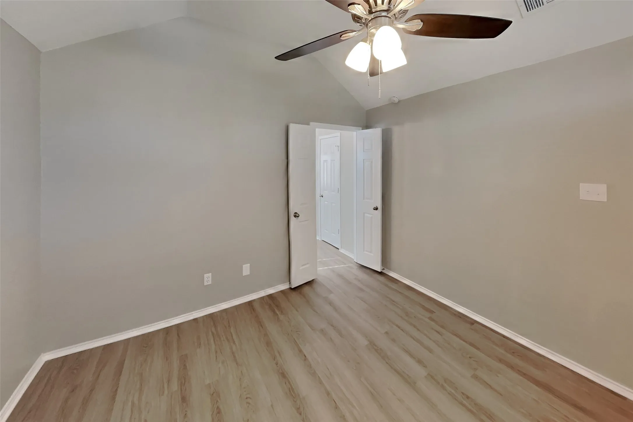 Single Family Residence For Rent in Denton County , 3116 Fox Hollow Drive, Little Elm, Texas 75068, 3 Bedroom, 2 Bathroom, 2 Garage spaces, 1,808 Sqft, built in 2002, mls#21391694, Real Estate Agent in Little Elm, Homes For Rent in Denton county, Homes For Rent in Little Elm, Realtor in Little Elm Texas, Real Estate Brokerage Independent Realty Texas, Luminita Cordes Realtor