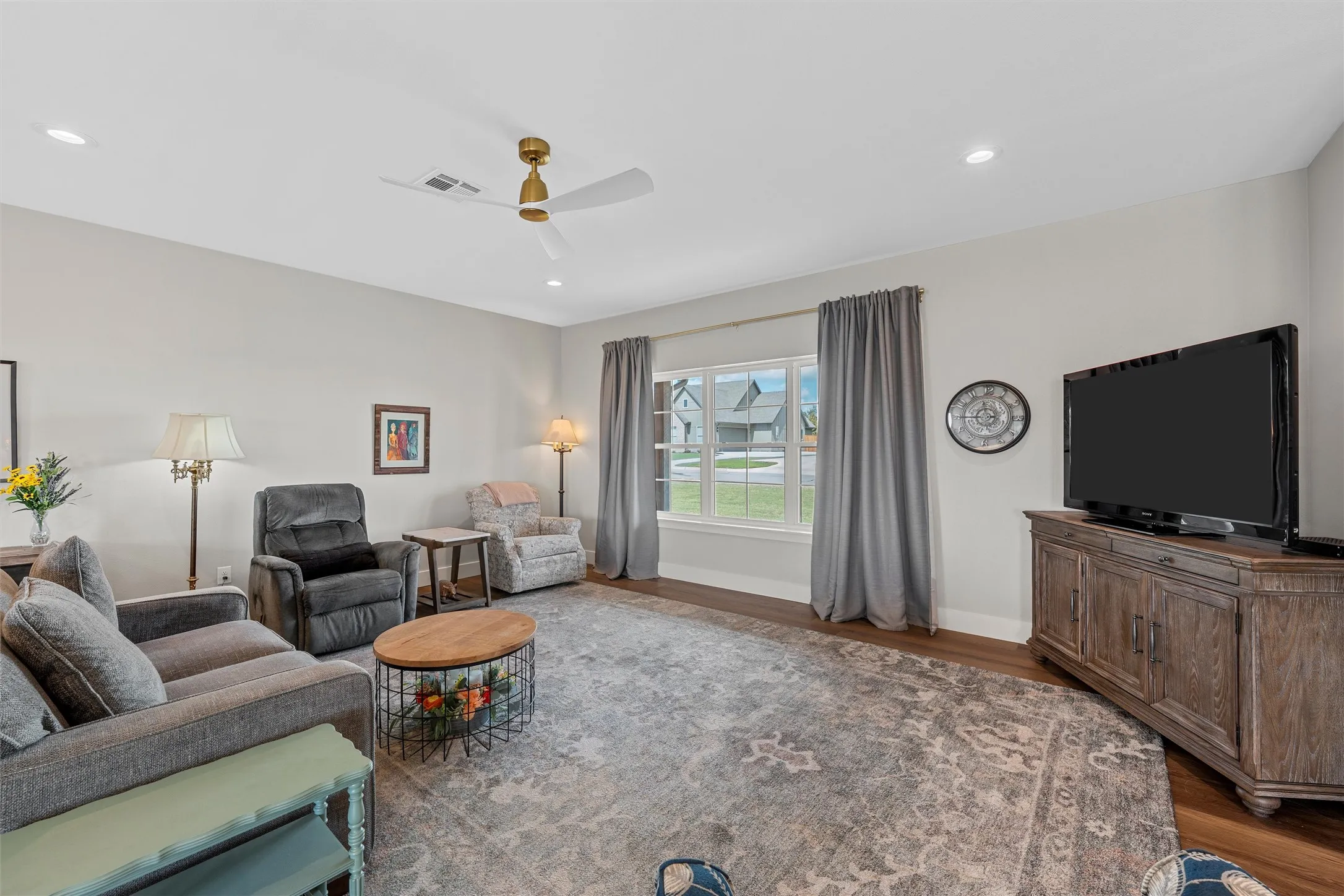 Single Family Residence For Sale in Mc Lennan County , 15 Pareya Circle, West, Texas 76691, 2 Bedroom, 2 Bathroom, 2 Garage spaces, 1,964 Sqft, built in 2023, mls#21391690, Real Estate Agent in West, Homes For Sale in Mc Lennan county, Homes For Sale in West, Realtor in West Texas, Real Estate Brokerage Independent Realty Texas, Luminita Cordes Realtor