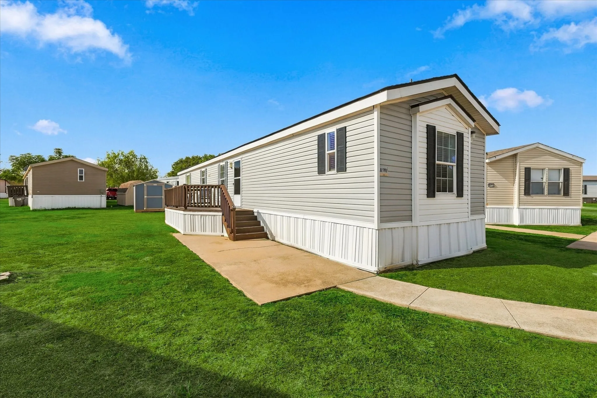 Manufactured Home For Sale in Tarrant County , 11701 Rosemary Court 160, Fort Worth, Texas 76244, 3 Bedroom, 2 Bathroom, Garage spaces, 1,216 Sqft, built in 2013, mls#21391679, Real Estate Agent in Fort Worth, Homes For Sale in Tarrant county, Homes For Sale in Fort Worth, Realtor in Fort Worth Texas, Real Estate Brokerage Independent Realty Texas, Luminita Cordes Realtor