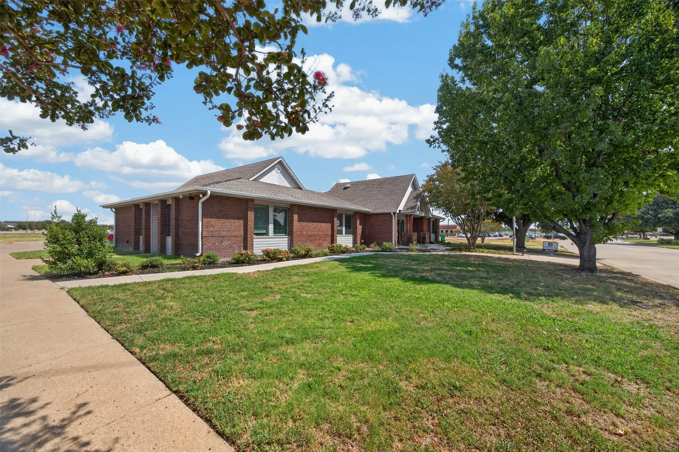 Office For Sale in Ellis County , 102 Ymca Drive, Waxahachie, Texas 75165, 0, 0, Garage spaces, 4,472 Sqft, built in 1986, mls#21391275, Real Estate Agent in Waxahachie, Homes For Sale in Ellis county, Homes For Sale in Waxahachie, Realtor in Waxahachie Texas, Real Estate Brokerage Independent Realty Texas, Luminita Cordes Realtor