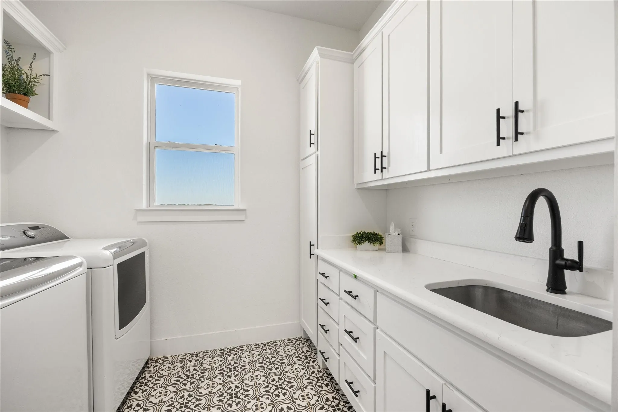 Single Family Residence For Sale in Parker County , 151 Tres Vistas Court, Cresson, Texas 76035, 4 Bedroom, 4 Bathroom, 3 Garage spaces, 3,110 Sqft, built in 2021, mls#21391418, Real Estate Agent in Cresson, Homes For Sale in Parker county, Homes For Sale in Cresson, Realtor in Cresson Texas, Real Estate Brokerage Independent Realty Texas, Luminita Cordes Realtor