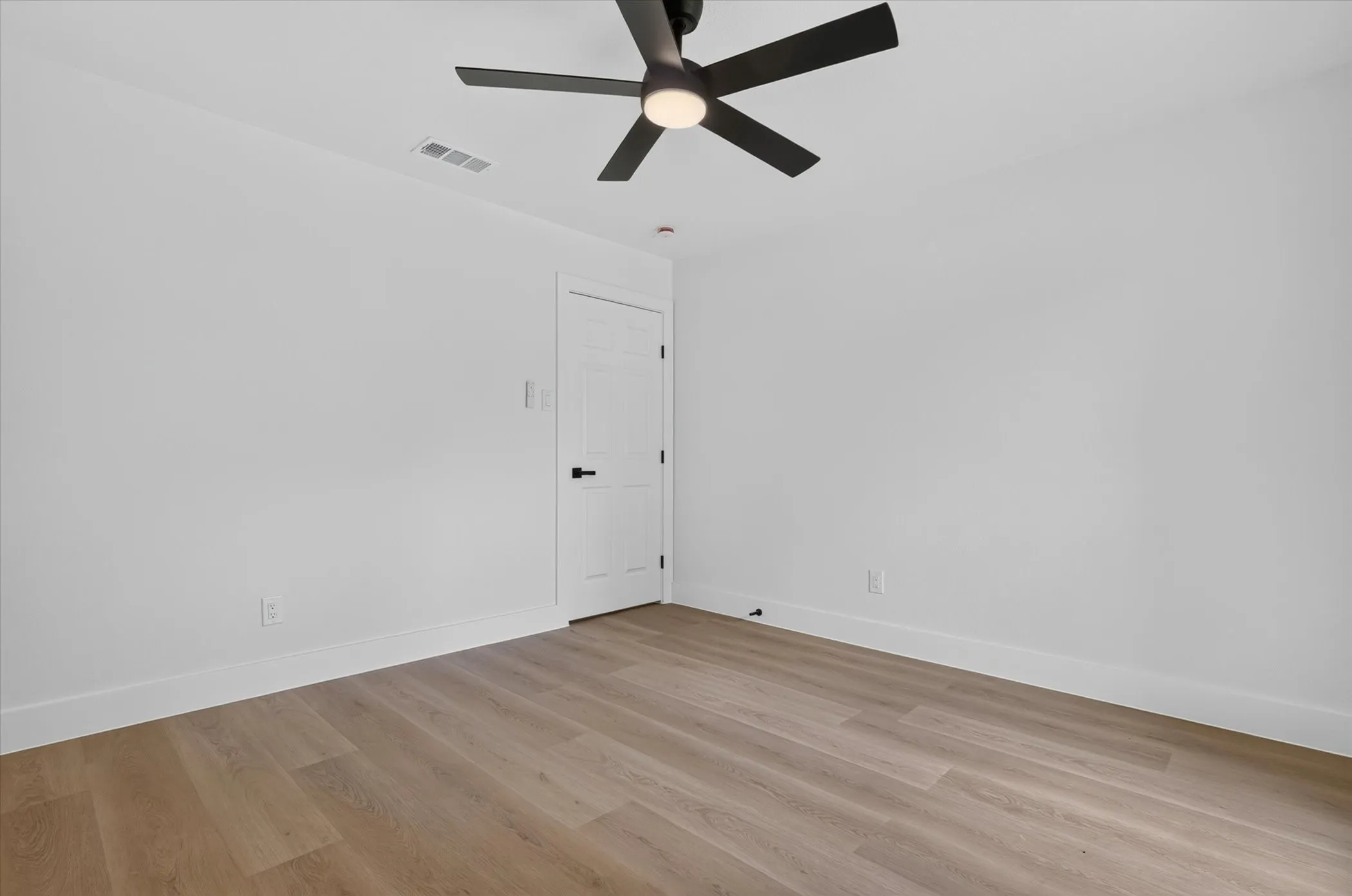 Single Family Residence For Sale in Collin County , 1104 Westwood Drive, Plano, Texas 75075, 3 Bedroom, 3 Bathroom, 2 Garage spaces, 1,999 Sqft, built in 1963, mls#21391706, Real Estate Agent in Plano, Homes For Sale in Collin county, Homes For Sale in Plano, Realtor in Plano Texas, Real Estate Brokerage Independent Realty Texas, Luminita Cordes Realtor