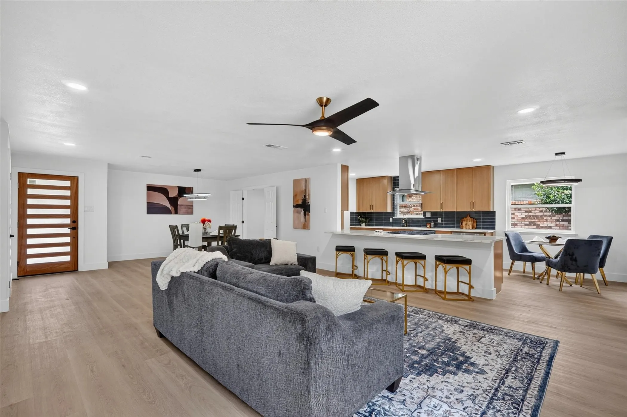 Single Family Residence For Sale in Collin County , 1104 Westwood Drive, Plano, Texas 75075, 3 Bedroom, 3 Bathroom, 2 Garage spaces, 1,999 Sqft, built in 1963, mls#21391706, Real Estate Agent in Plano, Homes For Sale in Collin county, Homes For Sale in Plano, Realtor in Plano Texas, Real Estate Brokerage Independent Realty Texas, Luminita Cordes Realtor