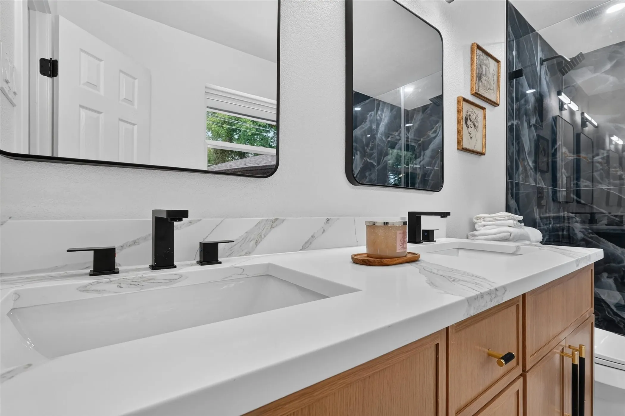 Single Family Residence For Sale in Collin County , 1104 Westwood Drive, Plano, Texas 75075, 3 Bedroom, 3 Bathroom, 2 Garage spaces, 1,999 Sqft, built in 1963, mls#21391706, Real Estate Agent in Plano, Homes For Sale in Collin county, Homes For Sale in Plano, Realtor in Plano Texas, Real Estate Brokerage Independent Realty Texas, Luminita Cordes Realtor