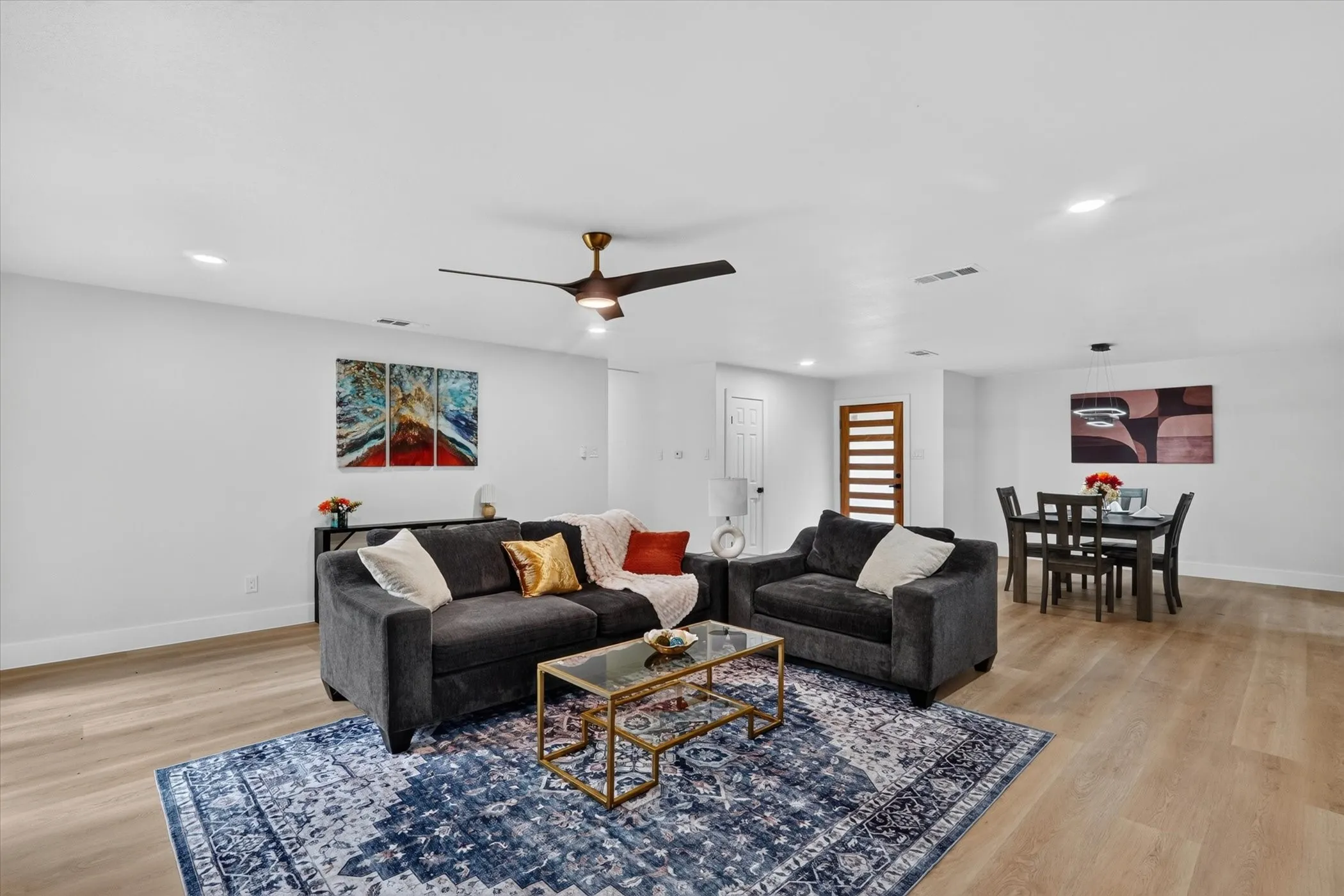 Single Family Residence For Sale in Collin County , 1104 Westwood Drive, Plano, Texas 75075, 3 Bedroom, 3 Bathroom, 2 Garage spaces, 1,999 Sqft, built in 1963, mls#21391706, Real Estate Agent in Plano, Homes For Sale in Collin county, Homes For Sale in Plano, Realtor in Plano Texas, Real Estate Brokerage Independent Realty Texas, Luminita Cordes Realtor
