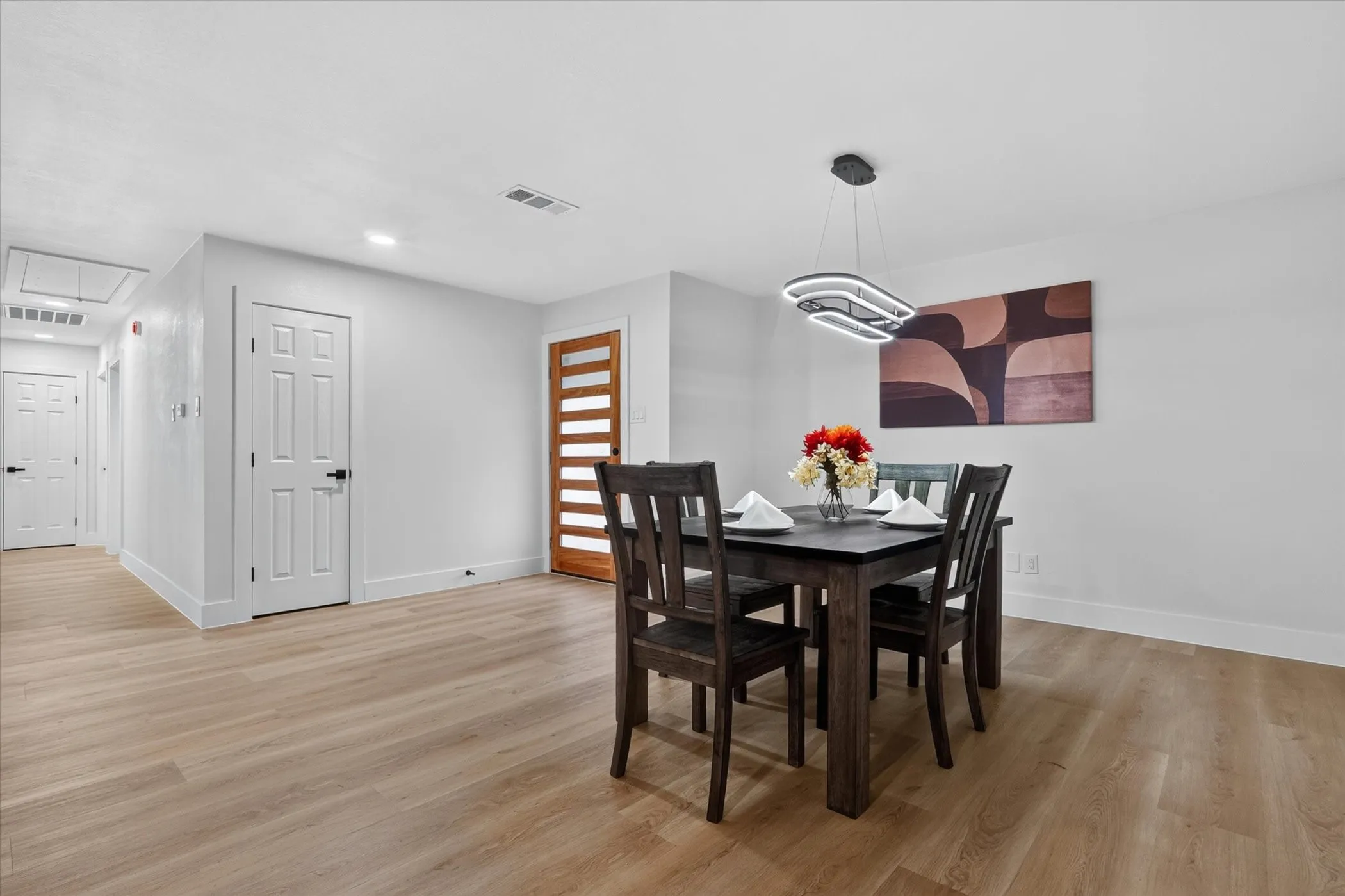 Single Family Residence For Sale in Collin County , 1104 Westwood Drive, Plano, Texas 75075, 3 Bedroom, 3 Bathroom, 2 Garage spaces, 1,999 Sqft, built in 1963, mls#21391706, Real Estate Agent in Plano, Homes For Sale in Collin county, Homes For Sale in Plano, Realtor in Plano Texas, Real Estate Brokerage Independent Realty Texas, Luminita Cordes Realtor