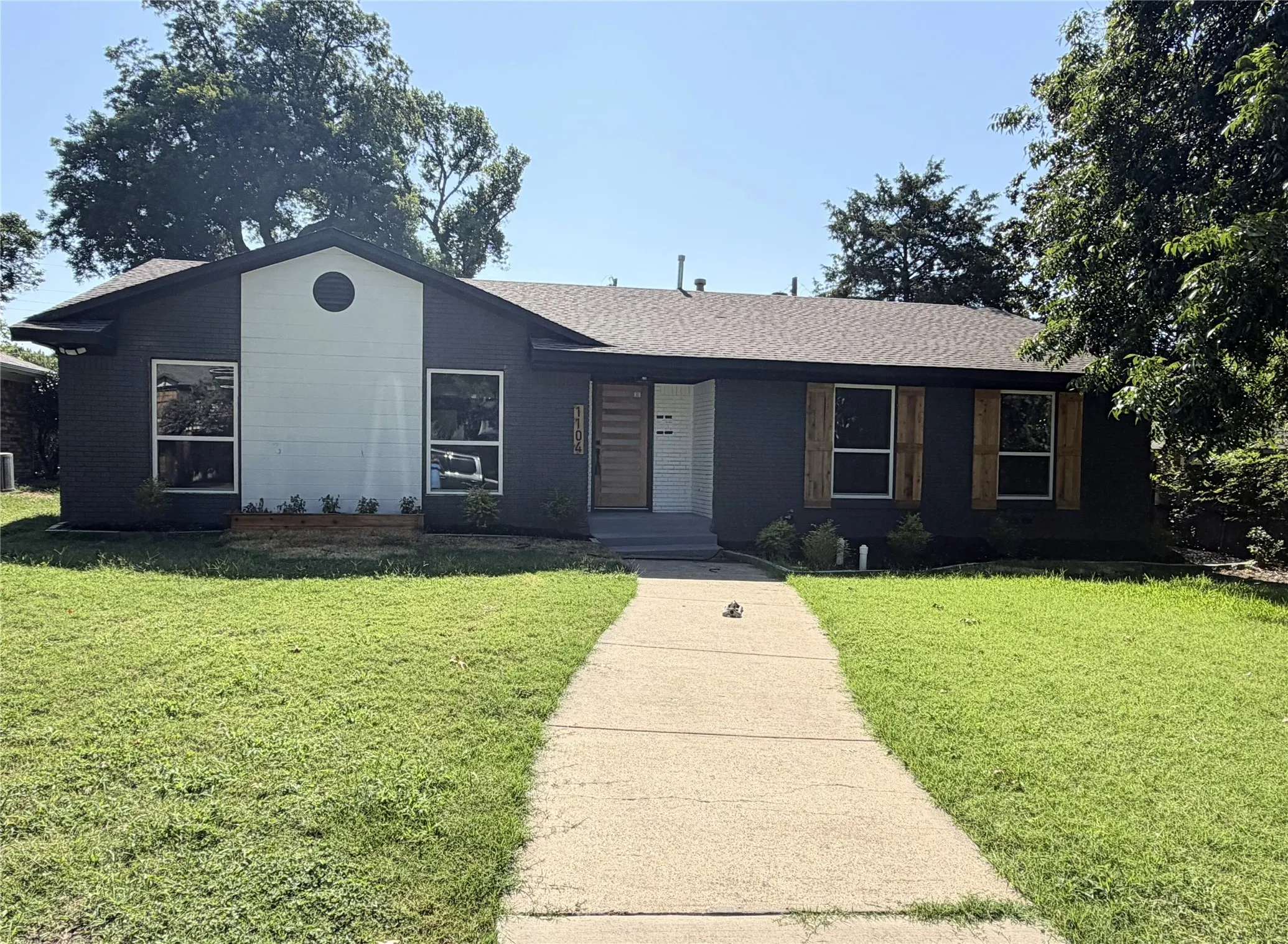 Single Family Residence For Sale in Collin County , 1104 Westwood Drive, Plano, Texas 75075, 3 Bedroom, 3 Bathroom, 2 Garage spaces, 1,999 Sqft, built in 1963, mls#21391706, Real Estate Agent in Plano, Homes For Sale in Collin county, Homes For Sale in Plano, Realtor in Plano Texas, Real Estate Brokerage Independent Realty Texas, Luminita Cordes Realtor