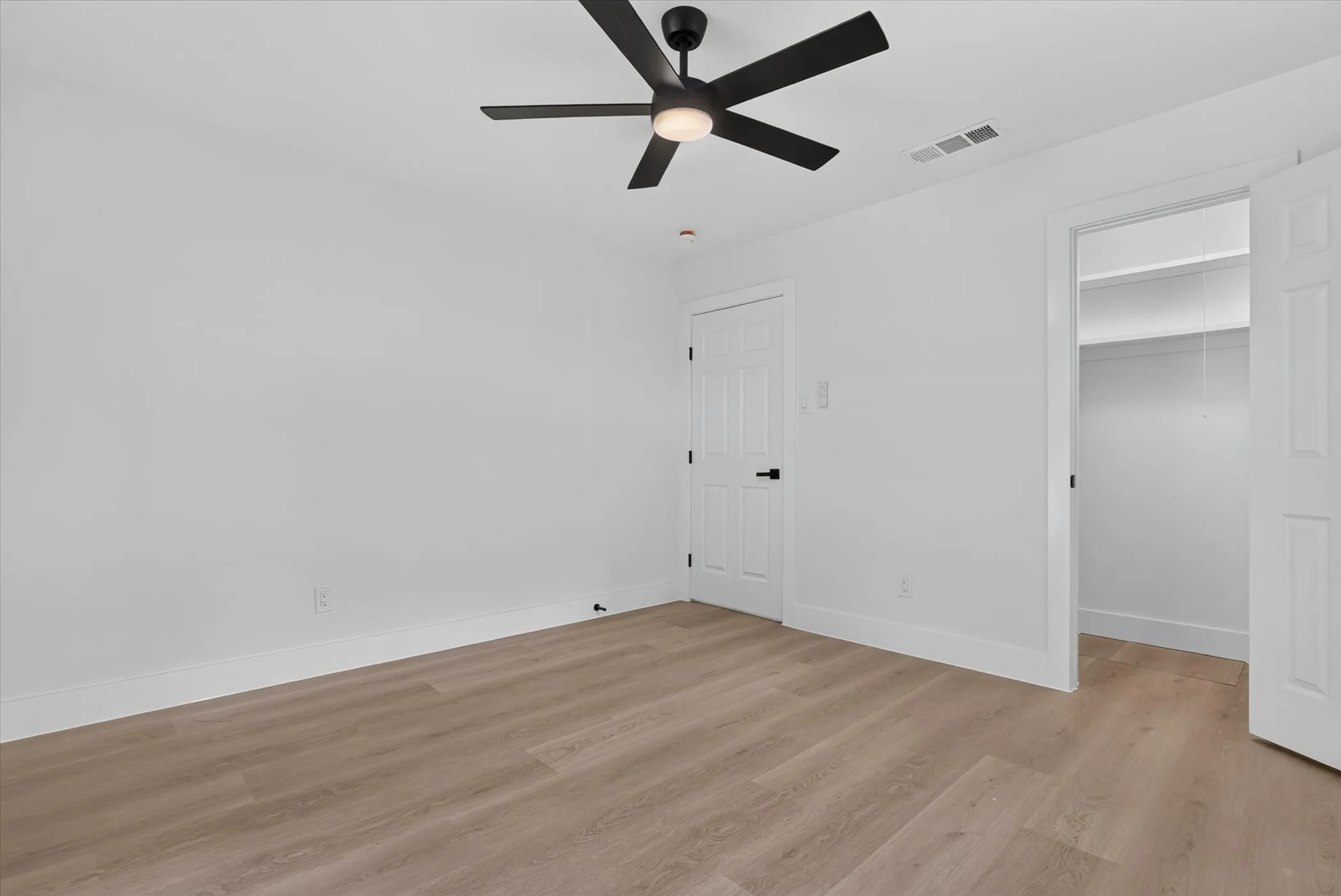 Single Family Residence For Sale in Collin County , 1104 Westwood Drive, Plano, Texas 75075, 3 Bedroom, 3 Bathroom, 2 Garage spaces, 1,999 Sqft, built in 1963, mls#21391706, Real Estate Agent in Plano, Homes For Sale in Collin county, Homes For Sale in Plano, Realtor in Plano Texas, Real Estate Brokerage Independent Realty Texas, Luminita Cordes Realtor