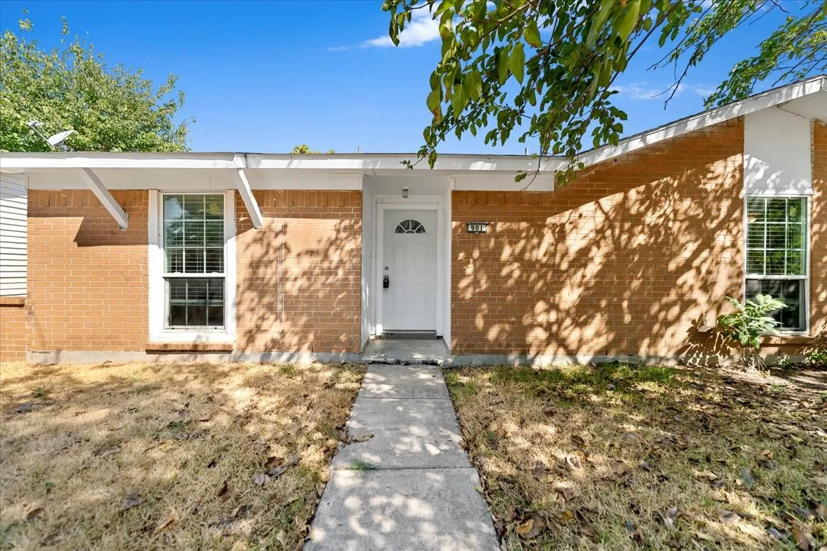 Single Family Residence For Rent in Collin County , 901 Wandering Way Drive, Allen, Texas 75002, 3 Bedroom, 2 Bathroom, Garage spaces, 1,128 Sqft, built in 1971, mls#21391469, Real Estate Agent in Allen, Homes For Rent in Collin county, Homes For Rent in Allen, Realtor in Allen Texas, Real Estate Brokerage Independent Realty Texas, Luminita Cordes Realtor