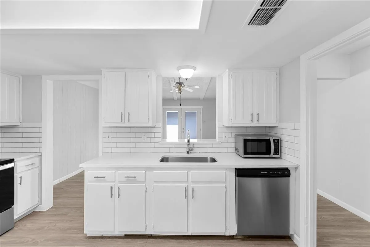 Single Family Residence For Rent in Collin County , 901 Wandering Way Drive, Allen, Texas 75002, 3 Bedroom, 2 Bathroom, Garage spaces, 1,128 Sqft, built in 1971, mls#21391469, Real Estate Agent in Allen, Homes For Rent in Collin county, Homes For Rent in Allen, Realtor in Allen Texas, Real Estate Brokerage Independent Realty Texas, Luminita Cordes Realtor