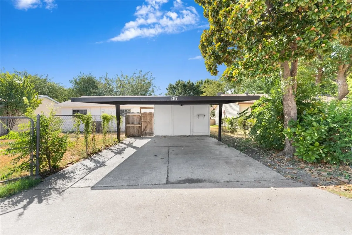 Single Family Residence For Rent in Collin County , 901 Wandering Way Drive, Allen, Texas 75002, 3 Bedroom, 2 Bathroom, Garage spaces, 1,128 Sqft, built in 1971, mls#21391469, Real Estate Agent in Allen, Homes For Rent in Collin county, Homes For Rent in Allen, Realtor in Allen Texas, Real Estate Brokerage Independent Realty Texas, Luminita Cordes Realtor