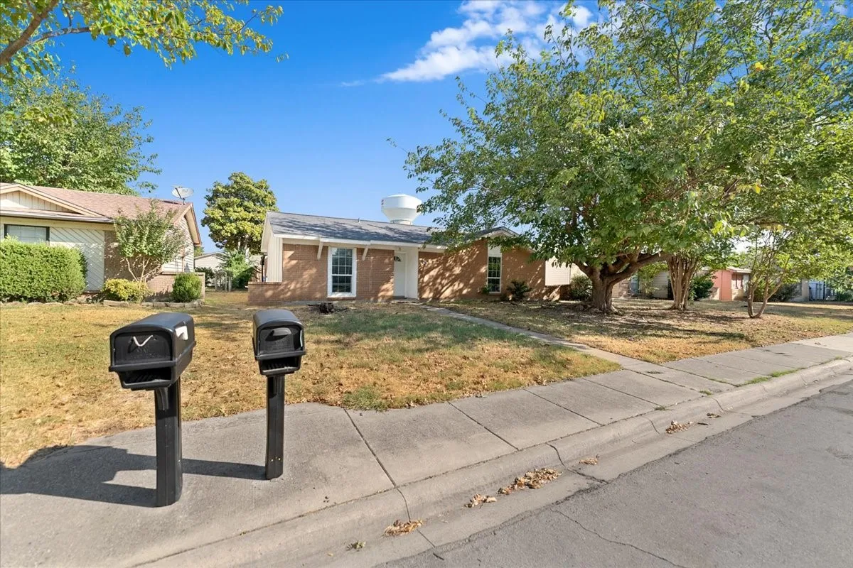 Single Family Residence For Rent in Collin County , 901 Wandering Way Drive, Allen, Texas 75002, 3 Bedroom, 2 Bathroom, Garage spaces, 1,128 Sqft, built in 1971, mls#21391469, Real Estate Agent in Allen, Homes For Rent in Collin county, Homes For Rent in Allen, Realtor in Allen Texas, Real Estate Brokerage Independent Realty Texas, Luminita Cordes Realtor