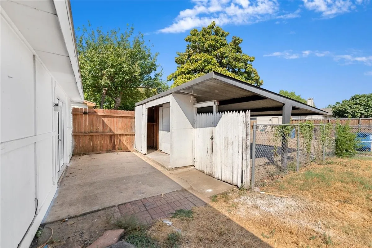 Single Family Residence For Rent in Collin County , 901 Wandering Way Drive, Allen, Texas 75002, 3 Bedroom, 2 Bathroom, Garage spaces, 1,128 Sqft, built in 1971, mls#21391469, Real Estate Agent in Allen, Homes For Rent in Collin county, Homes For Rent in Allen, Realtor in Allen Texas, Real Estate Brokerage Independent Realty Texas, Luminita Cordes Realtor