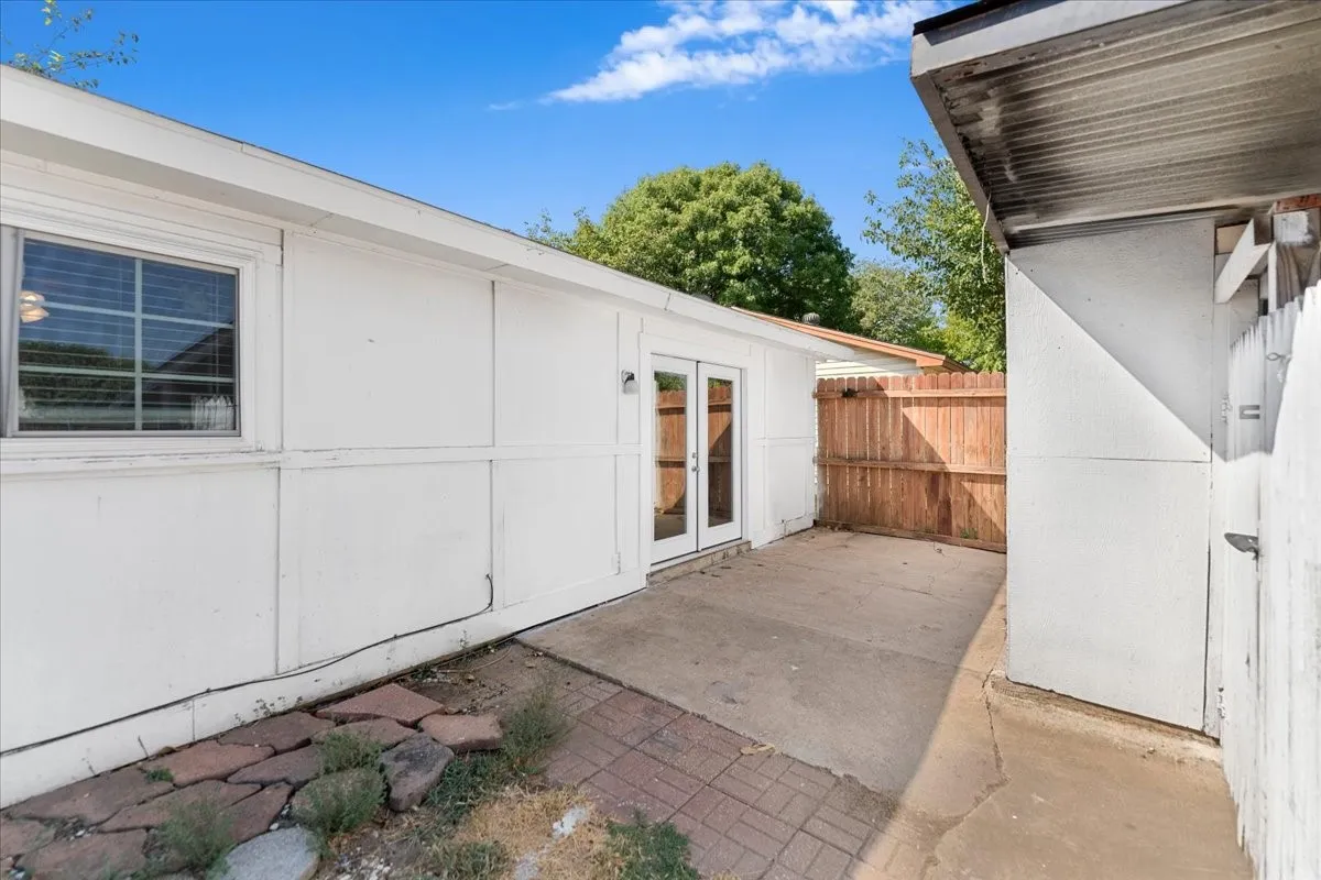 Single Family Residence For Rent in Collin County , 901 Wandering Way Drive, Allen, Texas 75002, 3 Bedroom, 2 Bathroom, Garage spaces, 1,128 Sqft, built in 1971, mls#21391469, Real Estate Agent in Allen, Homes For Rent in Collin county, Homes For Rent in Allen, Realtor in Allen Texas, Real Estate Brokerage Independent Realty Texas, Luminita Cordes Realtor