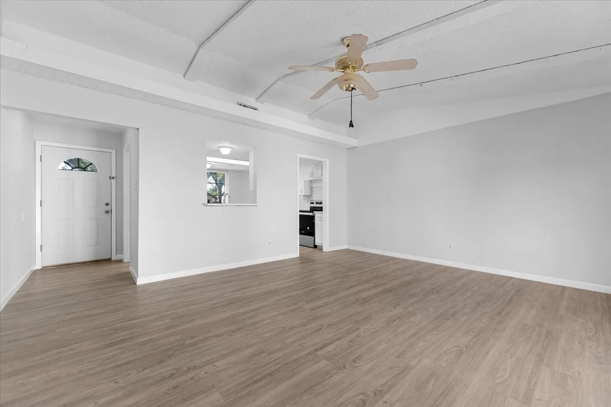 Single Family Residence For Rent in Collin County , 901 Wandering Way Drive, Allen, Texas 75002, 3 Bedroom, 2 Bathroom, Garage spaces, 1,128 Sqft, built in 1971, mls#21391469, Real Estate Agent in Allen, Homes For Rent in Collin county, Homes For Rent in Allen, Realtor in Allen Texas, Real Estate Brokerage Independent Realty Texas, Luminita Cordes Realtor