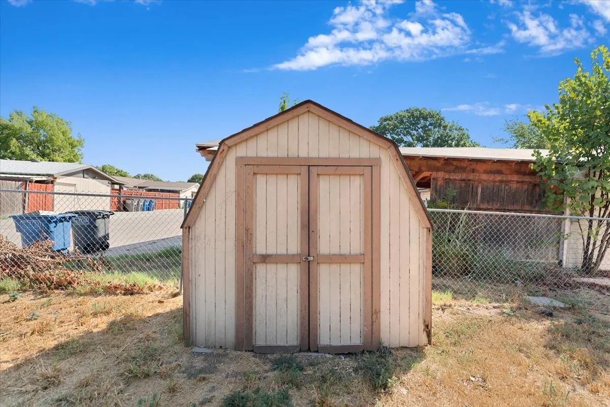 Single Family Residence For Rent in Collin County , 901 Wandering Way Drive, Allen, Texas 75002, 3 Bedroom, 2 Bathroom, Garage spaces, 1,128 Sqft, built in 1971, mls#21391469, Real Estate Agent in Allen, Homes For Rent in Collin county, Homes For Rent in Allen, Realtor in Allen Texas, Real Estate Brokerage Independent Realty Texas, Luminita Cordes Realtor