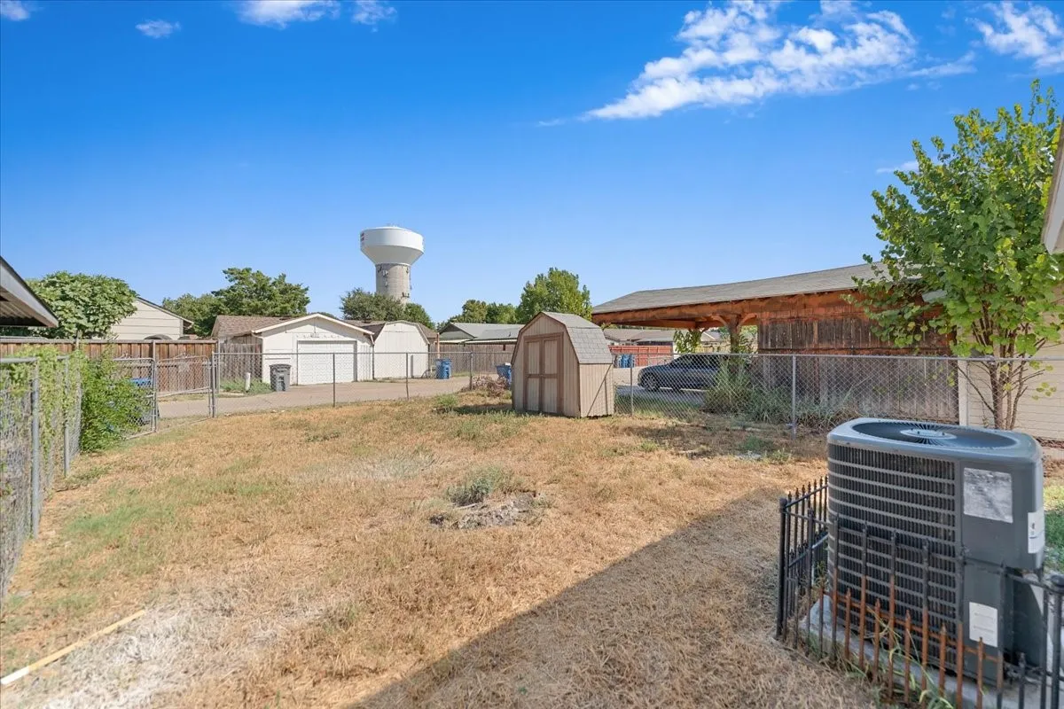 Single Family Residence For Rent in Collin County , 901 Wandering Way Drive, Allen, Texas 75002, 3 Bedroom, 2 Bathroom, Garage spaces, 1,128 Sqft, built in 1971, mls#21391469, Real Estate Agent in Allen, Homes For Rent in Collin county, Homes For Rent in Allen, Realtor in Allen Texas, Real Estate Brokerage Independent Realty Texas, Luminita Cordes Realtor
