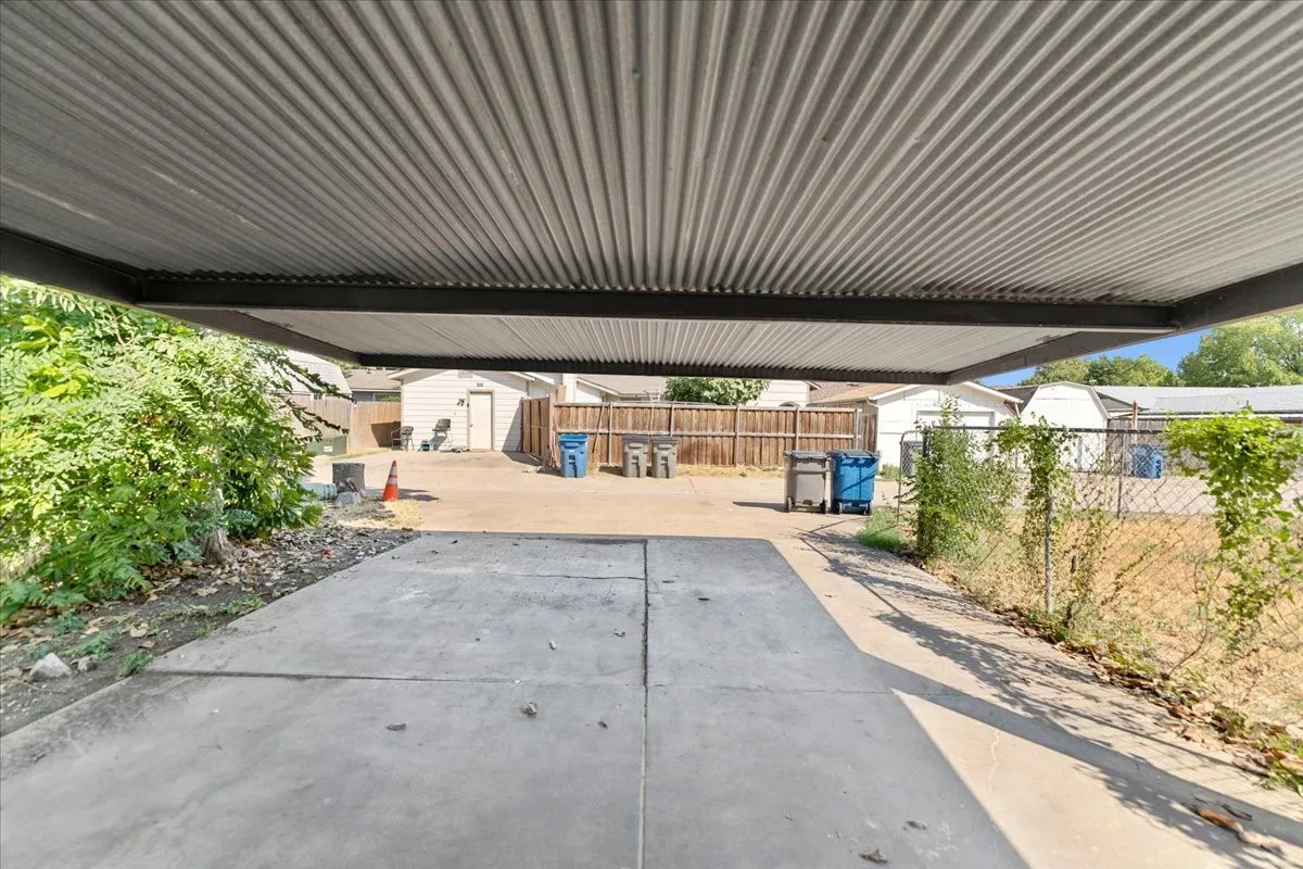 Single Family Residence For Rent in Collin County , 901 Wandering Way Drive, Allen, Texas 75002, 3 Bedroom, 2 Bathroom, Garage spaces, 1,128 Sqft, built in 1971, mls#21391469, Real Estate Agent in Allen, Homes For Rent in Collin county, Homes For Rent in Allen, Realtor in Allen Texas, Real Estate Brokerage Independent Realty Texas, Luminita Cordes Realtor