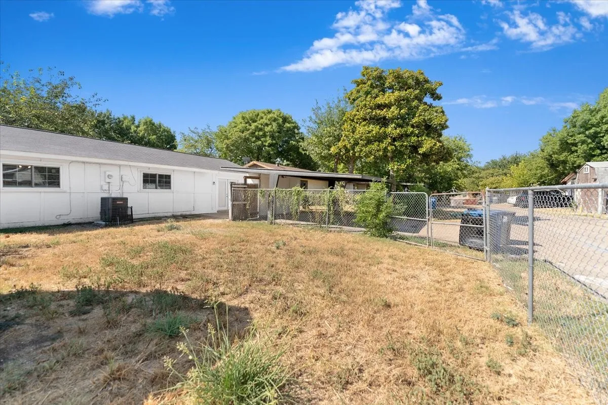 Single Family Residence For Rent in Collin County , 901 Wandering Way Drive, Allen, Texas 75002, 3 Bedroom, 2 Bathroom, Garage spaces, 1,128 Sqft, built in 1971, mls#21391469, Real Estate Agent in Allen, Homes For Rent in Collin county, Homes For Rent in Allen, Realtor in Allen Texas, Real Estate Brokerage Independent Realty Texas, Luminita Cordes Realtor
