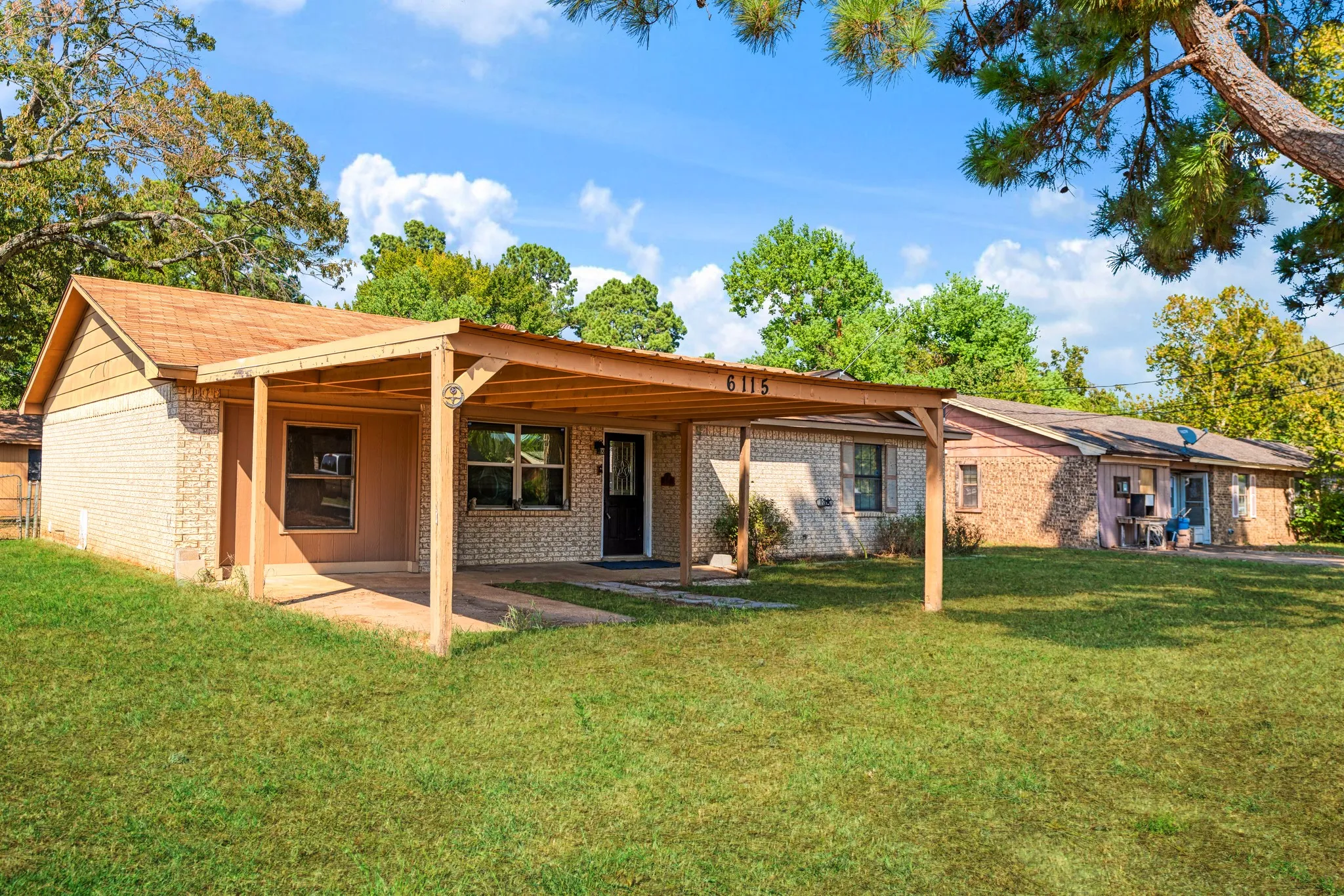 Single Family Residence For Sale in Lamar County , 6115 Waggoner Street, Reno, Texas 75462, 3 Bedroom, 2 Bathroom, Garage spaces, 1,461 Sqft, built in 1975, mls#21391701, Real Estate Agent in Reno, Homes For Sale in Lamar county, Homes For Sale in Reno, Realtor in Reno Texas, Real Estate Brokerage Independent Realty Texas, Luminita Cordes Realtor