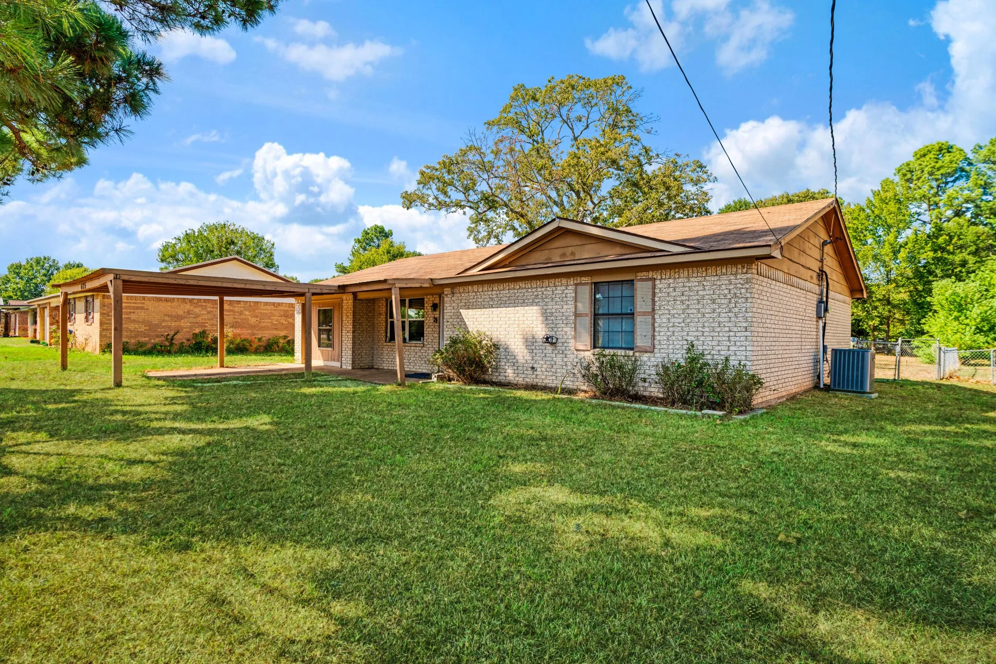 Single Family Residence For Sale in Lamar County , 6115 Waggoner Street, Reno, Texas 75462, 3 Bedroom, 2 Bathroom, Garage spaces, 1,461 Sqft, built in 1975, mls#21391701, Real Estate Agent in Reno, Homes For Sale in Lamar county, Homes For Sale in Reno, Realtor in Reno Texas, Real Estate Brokerage Independent Realty Texas, Luminita Cordes Realtor