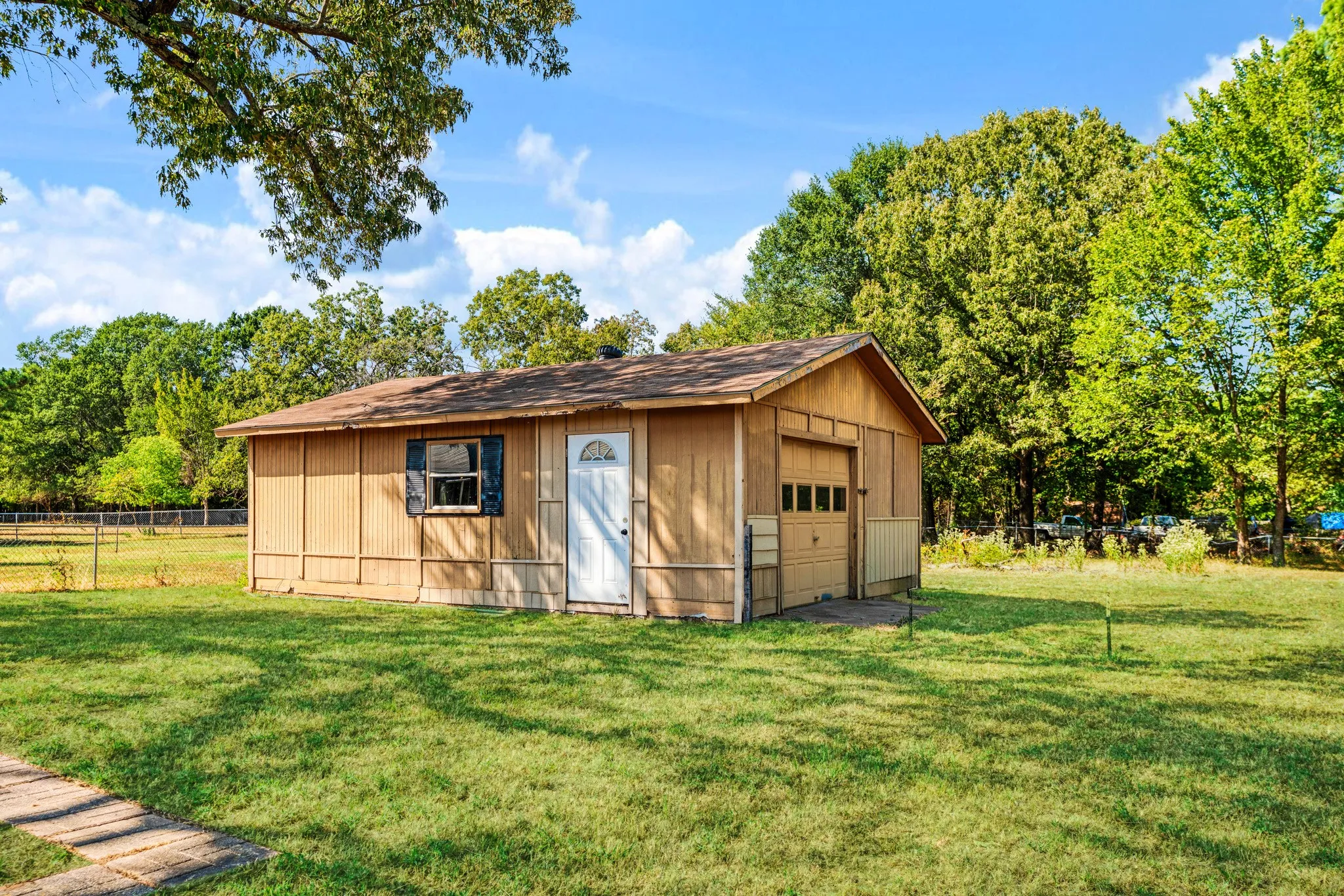 Single Family Residence For Sale in Lamar County , 6115 Waggoner Street, Reno, Texas 75462, 3 Bedroom, 2 Bathroom, Garage spaces, 1,461 Sqft, built in 1975, mls#21391701, Real Estate Agent in Reno, Homes For Sale in Lamar county, Homes For Sale in Reno, Realtor in Reno Texas, Real Estate Brokerage Independent Realty Texas, Luminita Cordes Realtor
