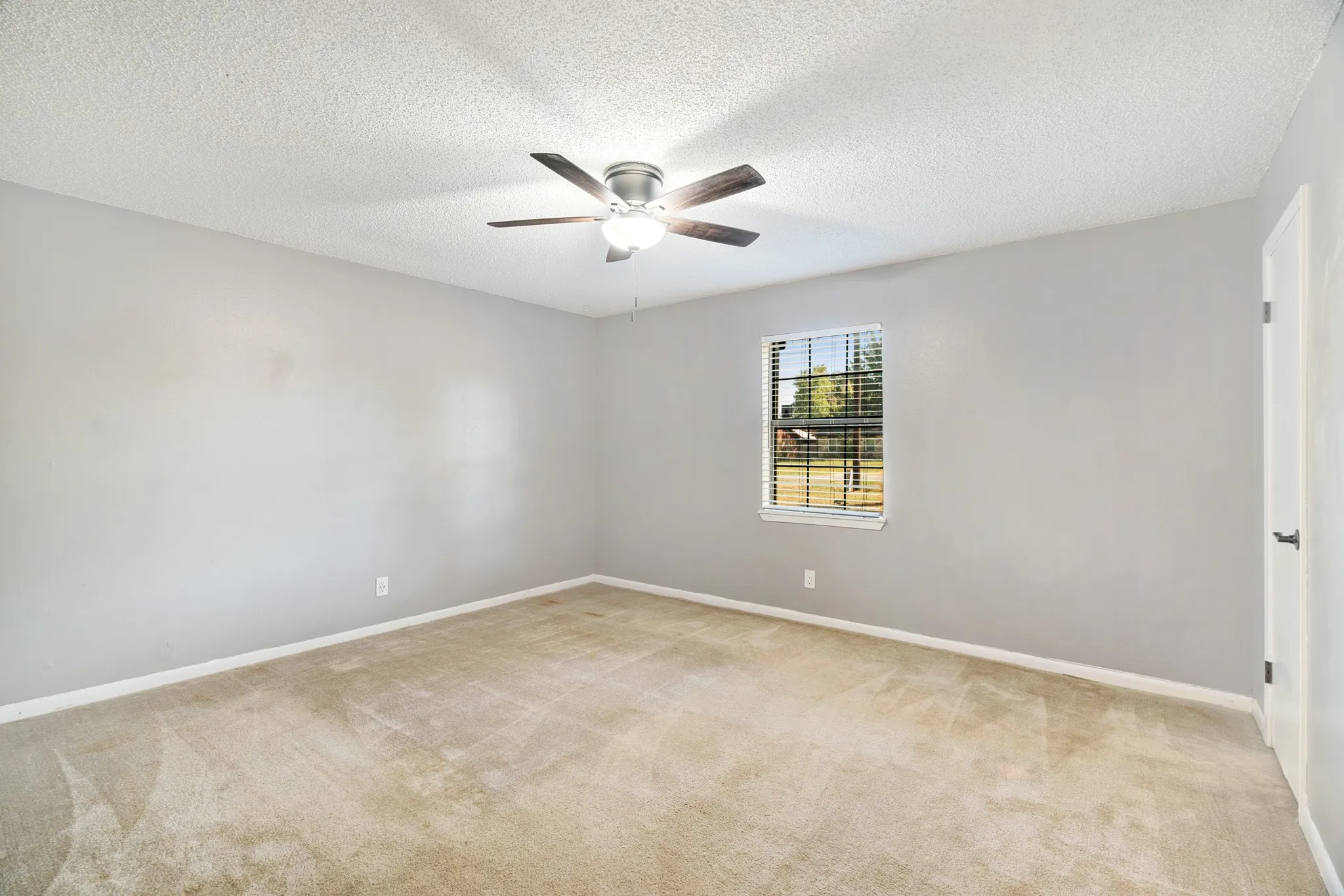 Single Family Residence For Sale in Lamar County , 6115 Waggoner Street, Reno, Texas 75462, 3 Bedroom, 2 Bathroom, Garage spaces, 1,461 Sqft, built in 1975, mls#21391701, Real Estate Agent in Reno, Homes For Sale in Lamar county, Homes For Sale in Reno, Realtor in Reno Texas, Real Estate Brokerage Independent Realty Texas, Luminita Cordes Realtor