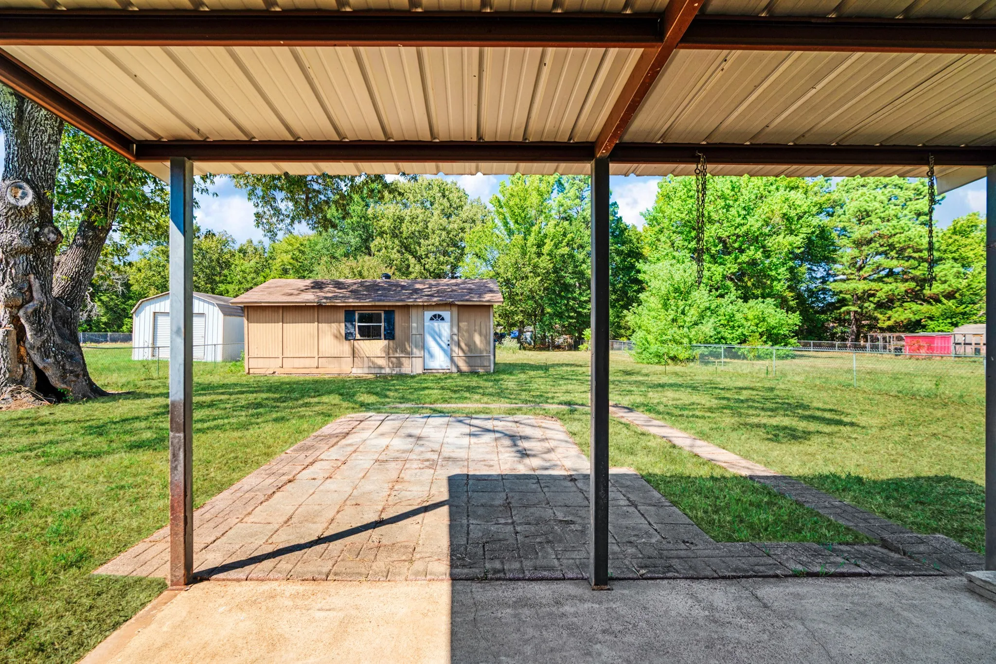 Single Family Residence For Sale in Lamar County , 6115 Waggoner Street, Reno, Texas 75462, 3 Bedroom, 2 Bathroom, Garage spaces, 1,461 Sqft, built in 1975, mls#21391701, Real Estate Agent in Reno, Homes For Sale in Lamar county, Homes For Sale in Reno, Realtor in Reno Texas, Real Estate Brokerage Independent Realty Texas, Luminita Cordes Realtor