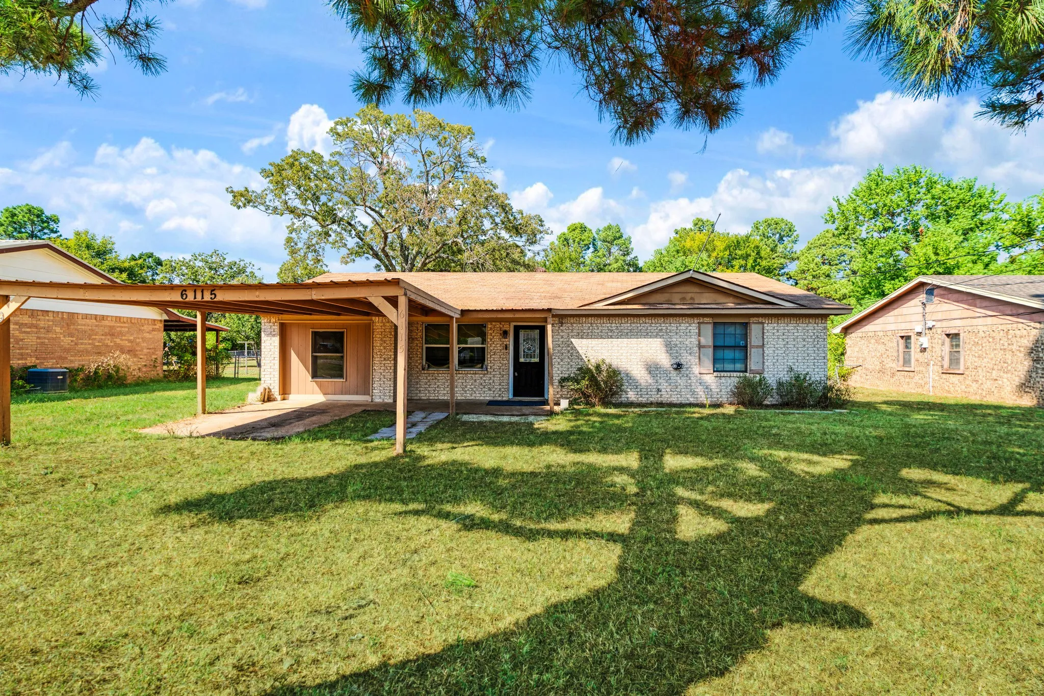 Single Family Residence For Sale in Lamar County , 6115 Waggoner Street, Reno, Texas 75462, 3 Bedroom, 2 Bathroom, Garage spaces, 1,461 Sqft, built in 1975, mls#21391701, Real Estate Agent in Reno, Homes For Sale in Lamar county, Homes For Sale in Reno, Realtor in Reno Texas, Real Estate Brokerage Independent Realty Texas, Luminita Cordes Realtor