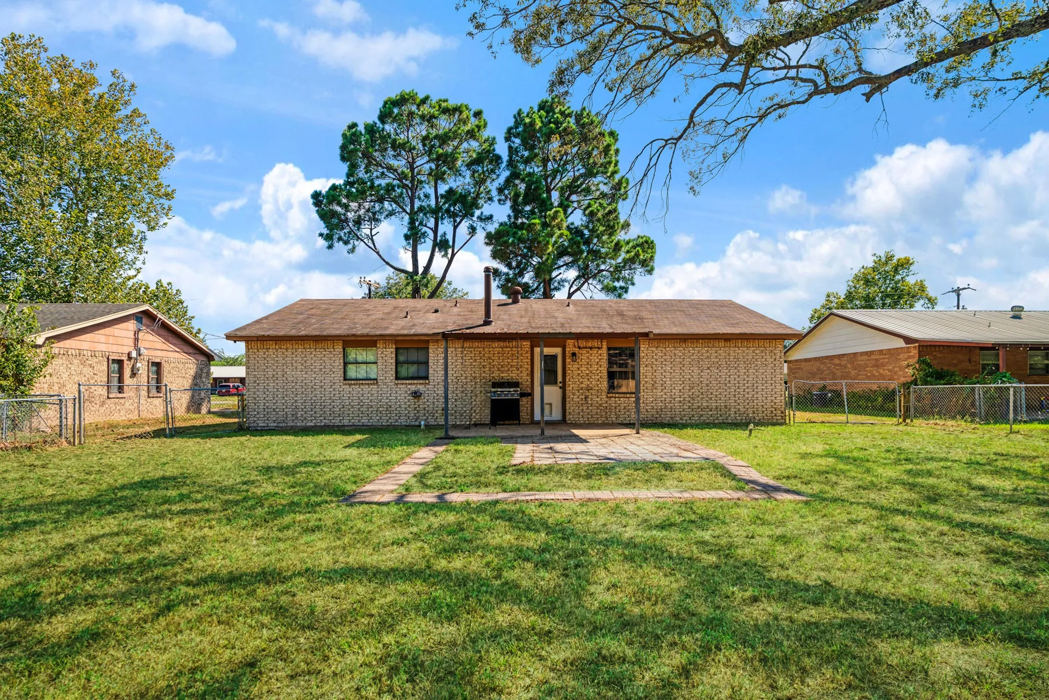 Single Family Residence For Sale in Lamar County , 6115 Waggoner Street, Reno, Texas 75462, 3 Bedroom, 2 Bathroom, Garage spaces, 1,461 Sqft, built in 1975, mls#21391701, Real Estate Agent in Reno, Homes For Sale in Lamar county, Homes For Sale in Reno, Realtor in Reno Texas, Real Estate Brokerage Independent Realty Texas, Luminita Cordes Realtor
