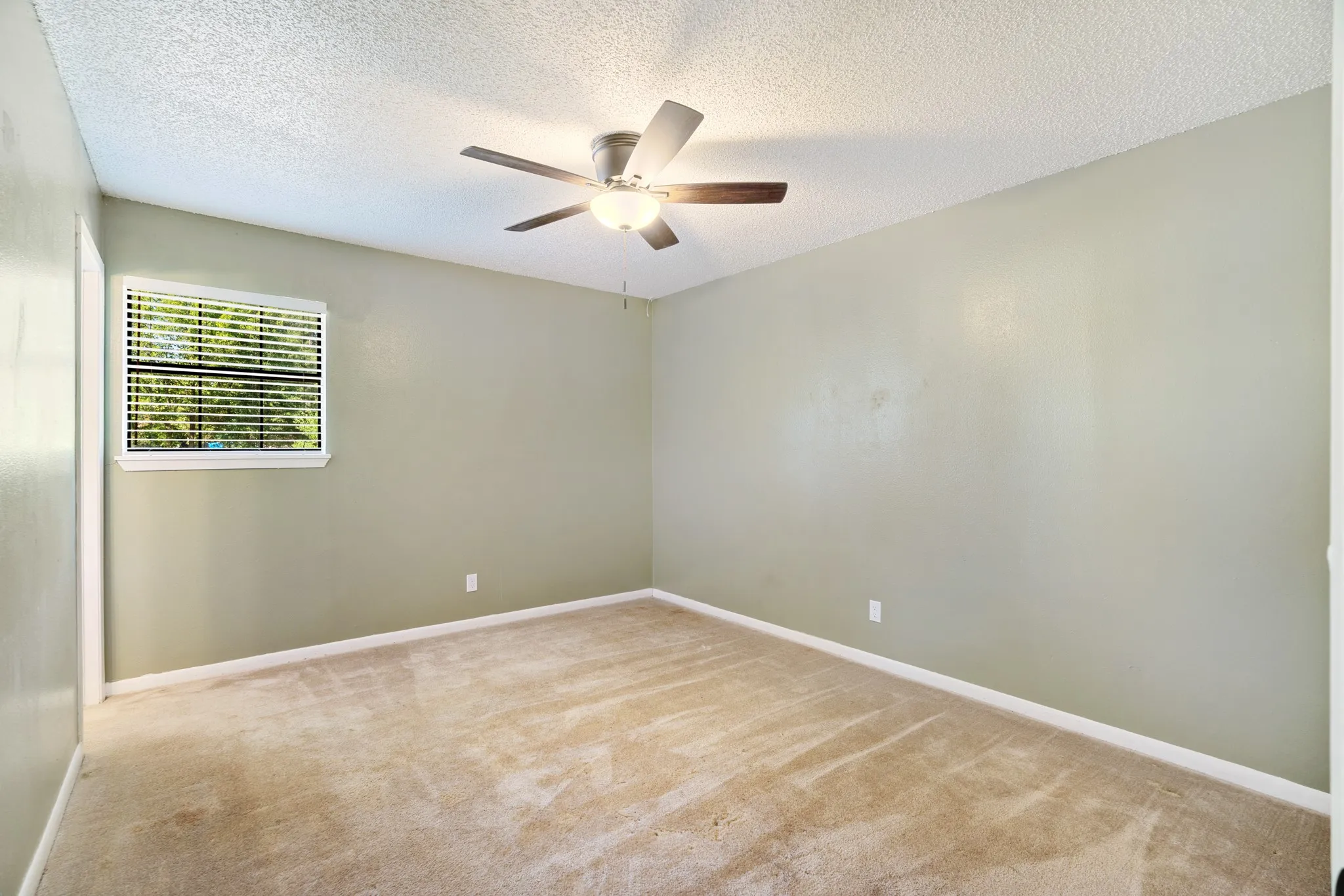 Single Family Residence For Sale in Lamar County , 6115 Waggoner Street, Reno, Texas 75462, 3 Bedroom, 2 Bathroom, Garage spaces, 1,461 Sqft, built in 1975, mls#21391701, Real Estate Agent in Reno, Homes For Sale in Lamar county, Homes For Sale in Reno, Realtor in Reno Texas, Real Estate Brokerage Independent Realty Texas, Luminita Cordes Realtor