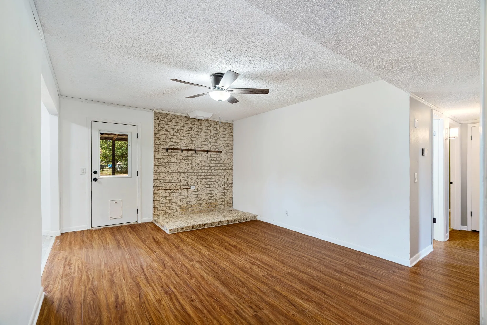 Single Family Residence For Sale in Lamar County , 6115 Waggoner Street, Reno, Texas 75462, 3 Bedroom, 2 Bathroom, Garage spaces, 1,461 Sqft, built in 1975, mls#21391701, Real Estate Agent in Reno, Homes For Sale in Lamar county, Homes For Sale in Reno, Realtor in Reno Texas, Real Estate Brokerage Independent Realty Texas, Luminita Cordes Realtor