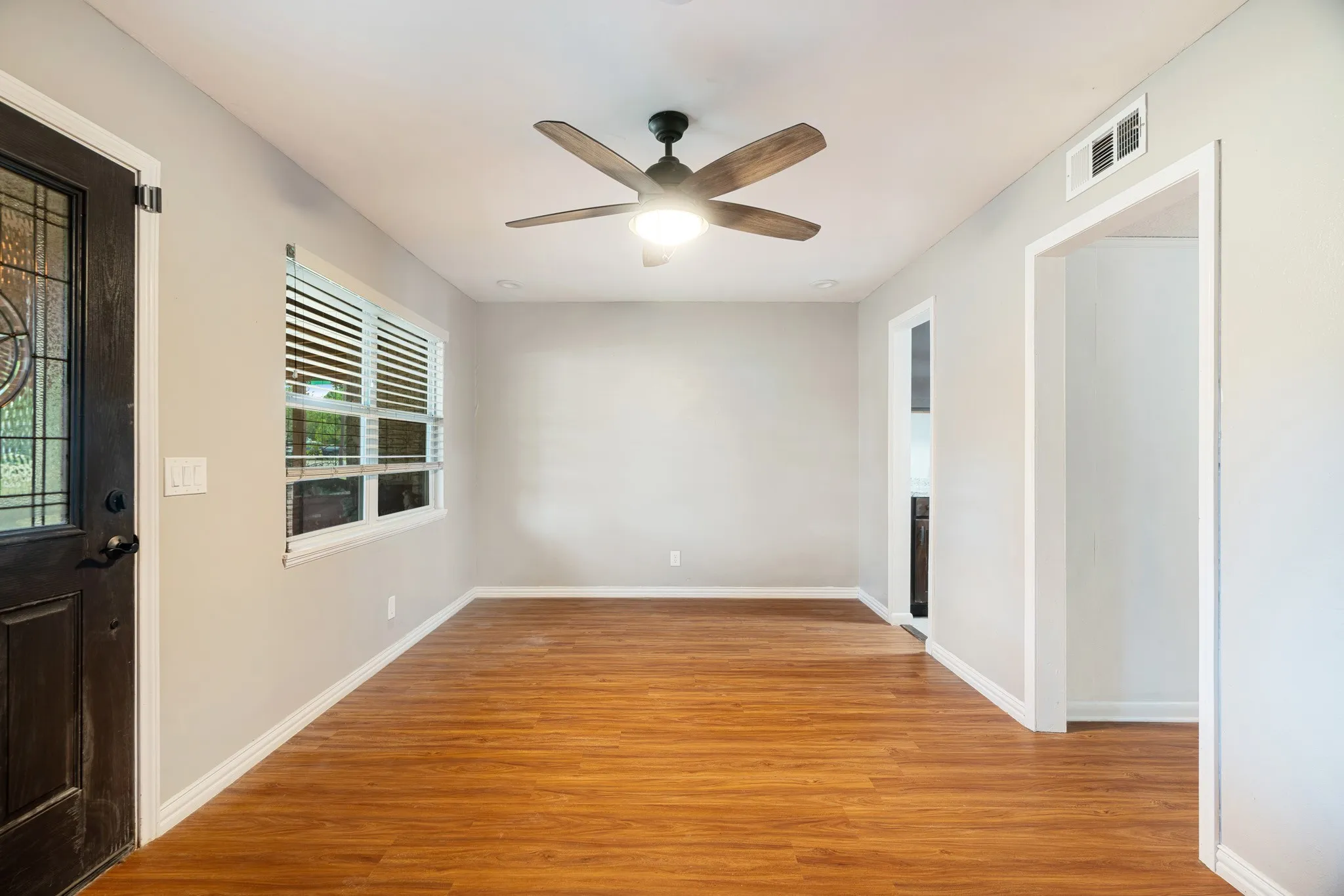 Single Family Residence For Sale in Lamar County , 6115 Waggoner Street, Reno, Texas 75462, 3 Bedroom, 2 Bathroom, Garage spaces, 1,461 Sqft, built in 1975, mls#21391701, Real Estate Agent in Reno, Homes For Sale in Lamar county, Homes For Sale in Reno, Realtor in Reno Texas, Real Estate Brokerage Independent Realty Texas, Luminita Cordes Realtor
