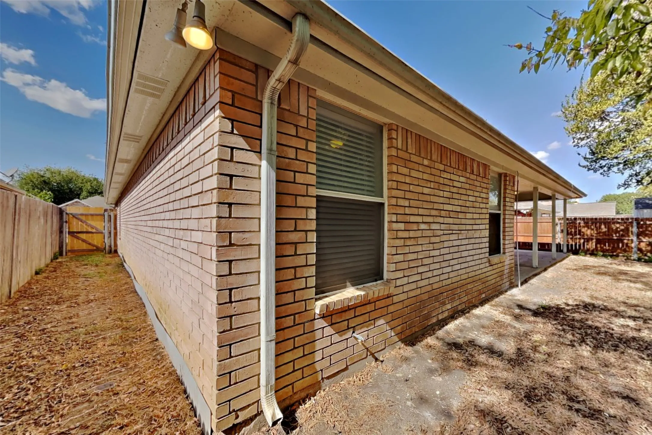 Single Family Residence For Rent in Tarrant County , 1121 Springwood Drive, Saginaw, Texas 76179, 3 Bedroom, 2 Bathroom, 2 Garage spaces, 2,149 Sqft, built in 1996, mls#21391710, Real Estate Agent in Saginaw, Homes For Rent in Tarrant county, Homes For Rent in Saginaw, Realtor in Saginaw Texas, Real Estate Brokerage Independent Realty Texas, Luminita Cordes Realtor
