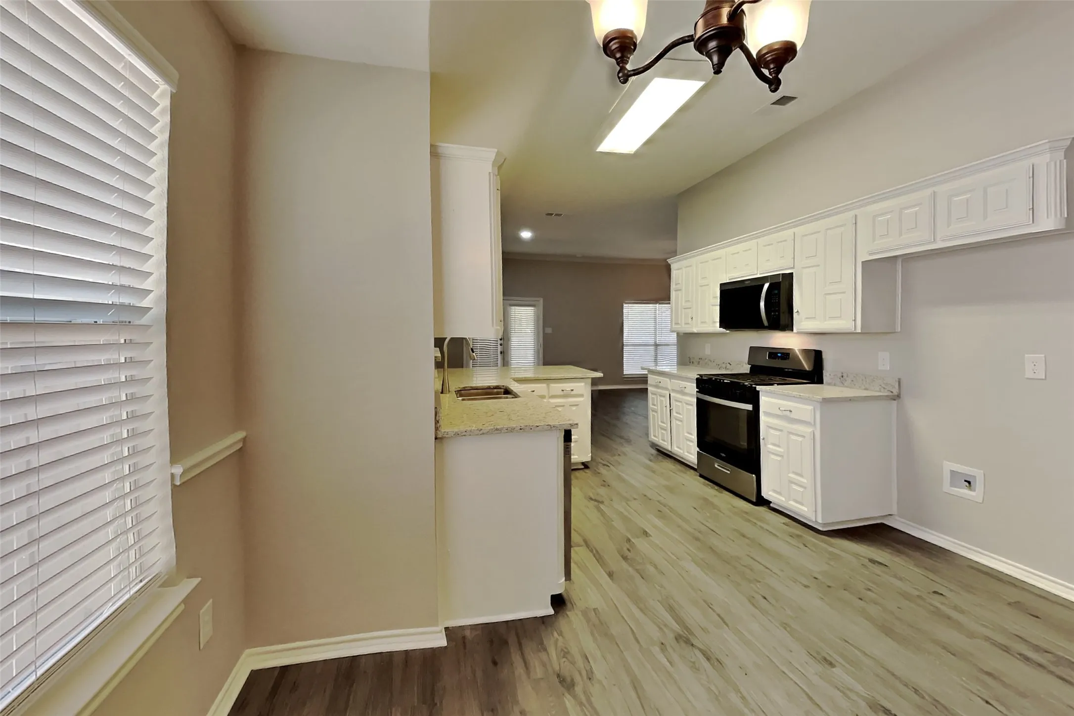 Single Family Residence For Rent in Tarrant County , 1121 Springwood Drive, Saginaw, Texas 76179, 3 Bedroom, 2 Bathroom, 2 Garage spaces, 2,149 Sqft, built in 1996, mls#21391710, Real Estate Agent in Saginaw, Homes For Rent in Tarrant county, Homes For Rent in Saginaw, Realtor in Saginaw Texas, Real Estate Brokerage Independent Realty Texas, Luminita Cordes Realtor