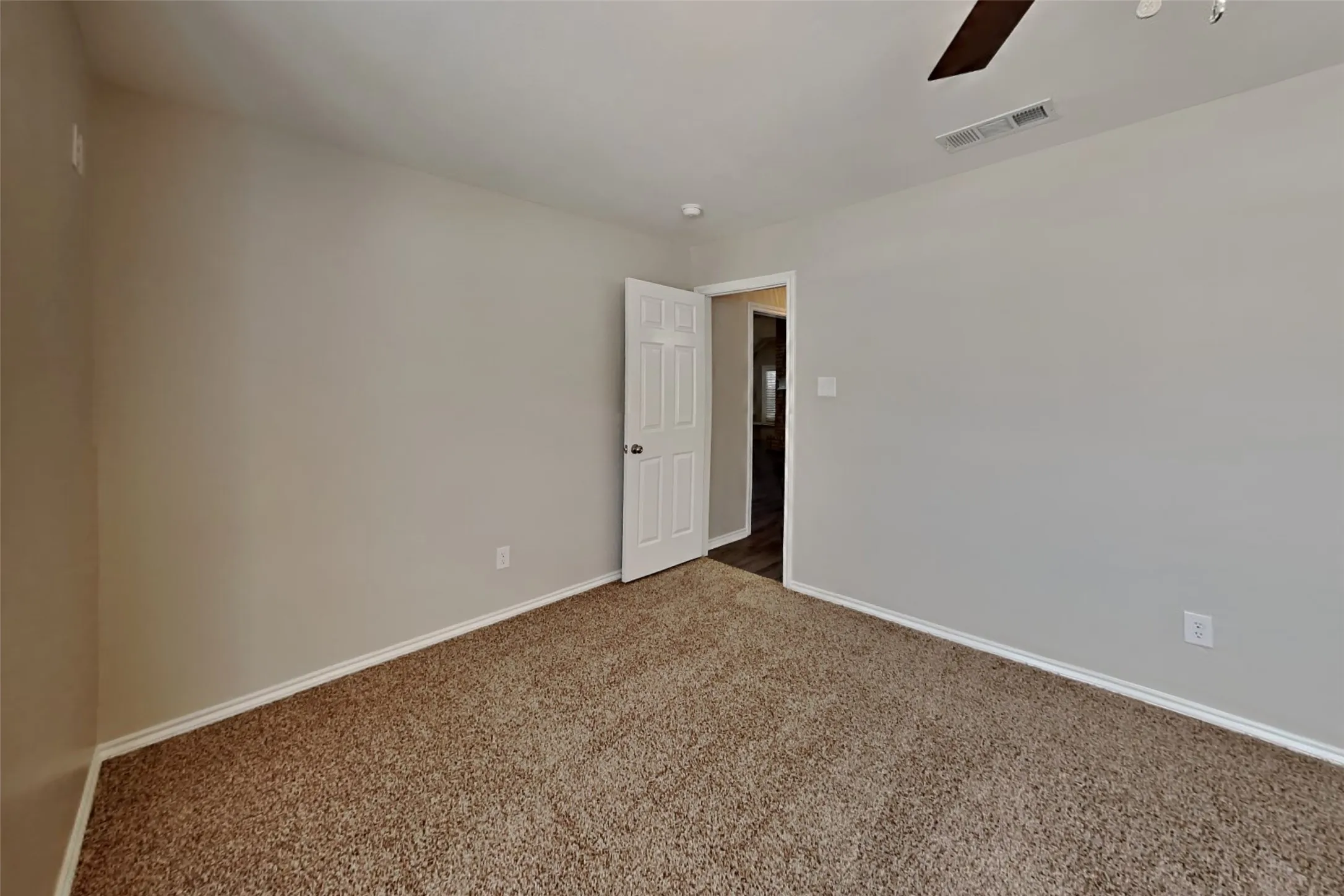 Single Family Residence For Rent in Tarrant County , 1121 Springwood Drive, Saginaw, Texas 76179, 3 Bedroom, 2 Bathroom, 2 Garage spaces, 2,149 Sqft, built in 1996, mls#21391710, Real Estate Agent in Saginaw, Homes For Rent in Tarrant county, Homes For Rent in Saginaw, Realtor in Saginaw Texas, Real Estate Brokerage Independent Realty Texas, Luminita Cordes Realtor