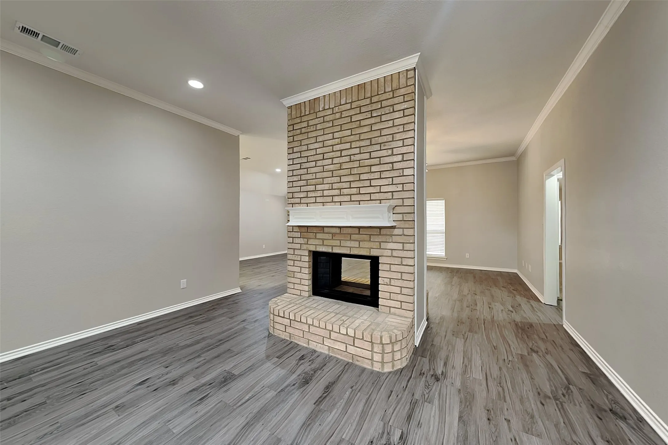 Single Family Residence For Rent in Tarrant County , 1121 Springwood Drive, Saginaw, Texas 76179, 3 Bedroom, 2 Bathroom, 2 Garage spaces, 2,149 Sqft, built in 1996, mls#21391710, Real Estate Agent in Saginaw, Homes For Rent in Tarrant county, Homes For Rent in Saginaw, Realtor in Saginaw Texas, Real Estate Brokerage Independent Realty Texas, Luminita Cordes Realtor