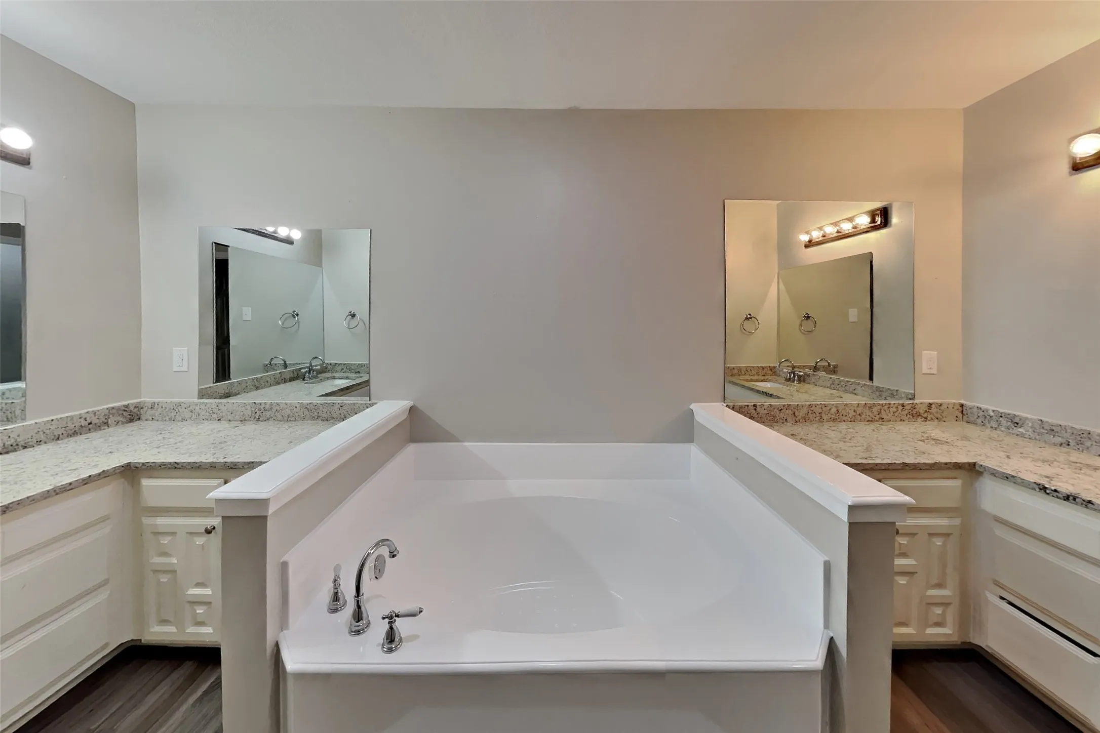 Single Family Residence For Rent in Tarrant County , 1121 Springwood Drive, Saginaw, Texas 76179, 3 Bedroom, 2 Bathroom, 2 Garage spaces, 2,149 Sqft, built in 1996, mls#21391710, Real Estate Agent in Saginaw, Homes For Rent in Tarrant county, Homes For Rent in Saginaw, Realtor in Saginaw Texas, Real Estate Brokerage Independent Realty Texas, Luminita Cordes Realtor