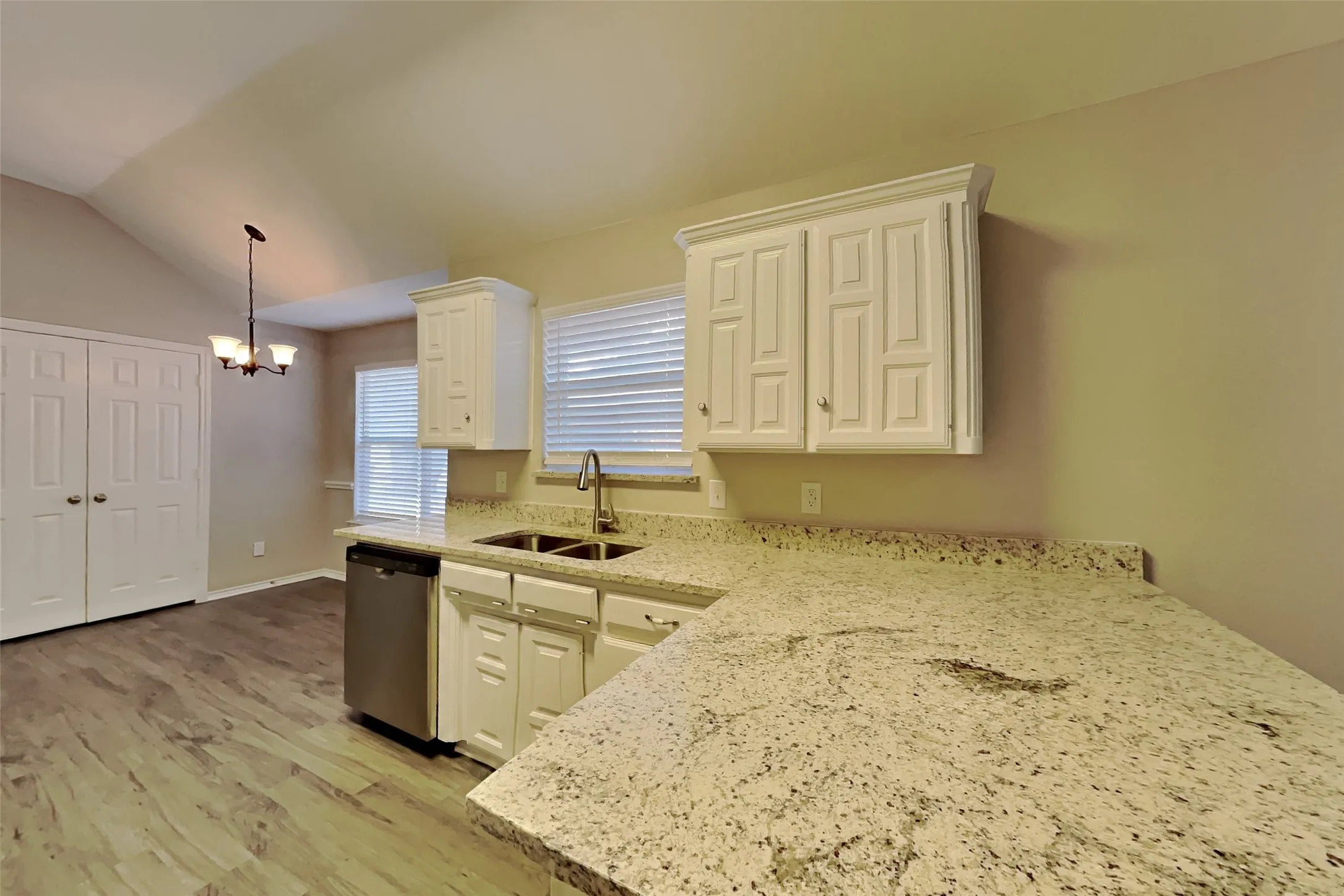 Single Family Residence For Rent in Tarrant County , 1121 Springwood Drive, Saginaw, Texas 76179, 3 Bedroom, 2 Bathroom, 2 Garage spaces, 2,149 Sqft, built in 1996, mls#21391710, Real Estate Agent in Saginaw, Homes For Rent in Tarrant county, Homes For Rent in Saginaw, Realtor in Saginaw Texas, Real Estate Brokerage Independent Realty Texas, Luminita Cordes Realtor