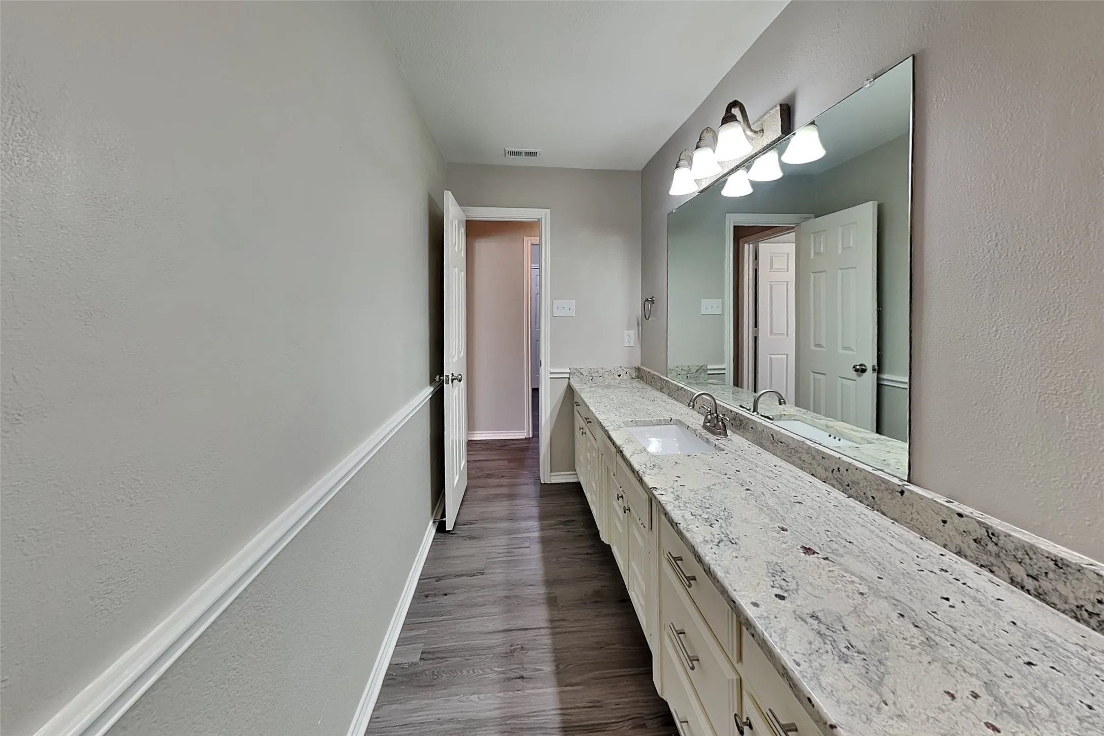 Single Family Residence For Rent in Tarrant County , 1121 Springwood Drive, Saginaw, Texas 76179, 3 Bedroom, 2 Bathroom, 2 Garage spaces, 2,149 Sqft, built in 1996, mls#21391710, Real Estate Agent in Saginaw, Homes For Rent in Tarrant county, Homes For Rent in Saginaw, Realtor in Saginaw Texas, Real Estate Brokerage Independent Realty Texas, Luminita Cordes Realtor